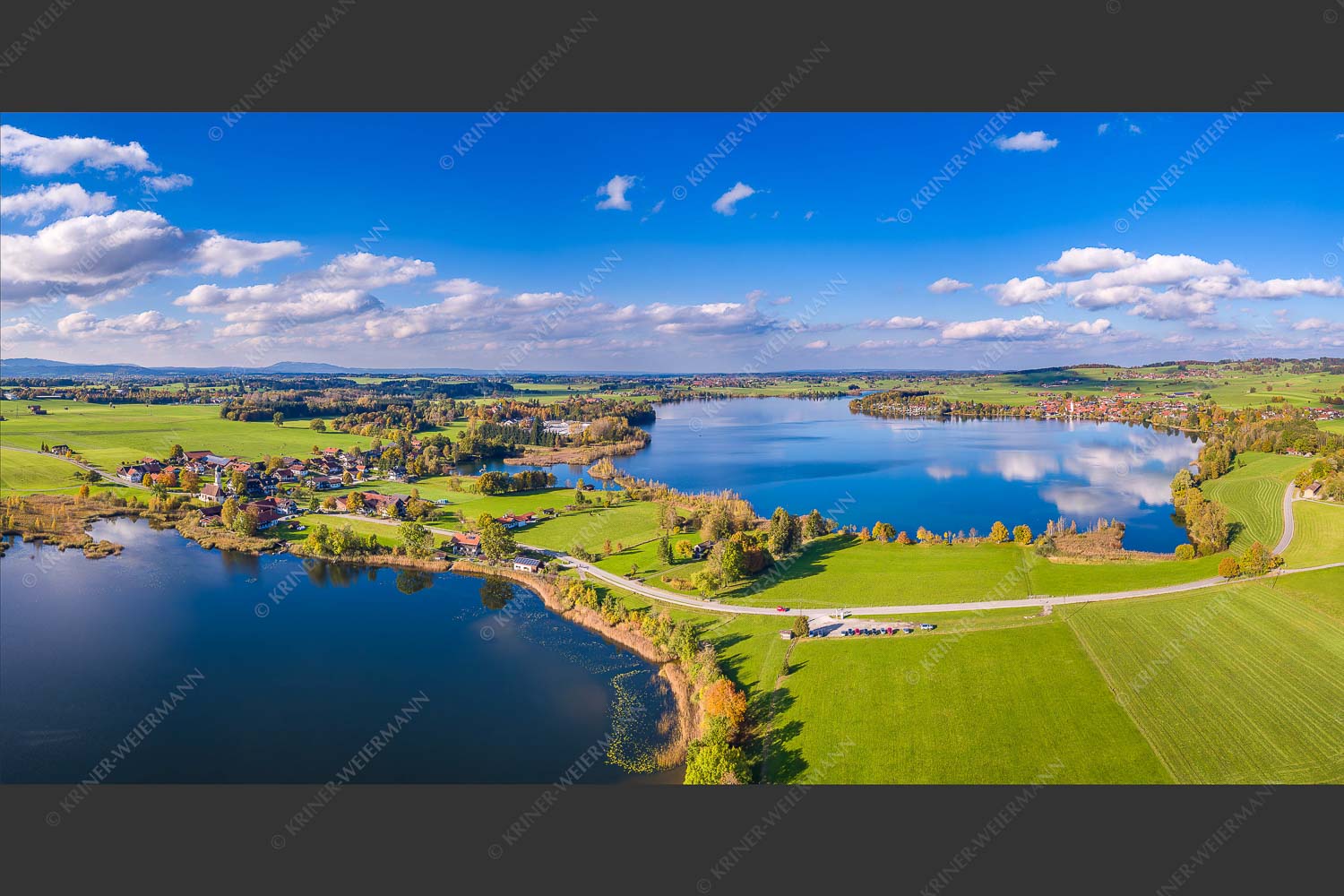 Blick über den Froschhauser- und Riegsee mit den gleichnamigen Orten - Zwei Voralpenseen 2:1  -- Froschhausersee und Riegsee - mehr Infos bei www.Kriner-Weiermann.de