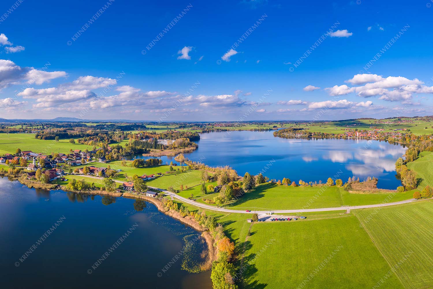 Blick über den Froschhauser- und Riegsee mit den gleichnamigen Orten - Zwei Voralpenseen 3:2  -- Froschhausersee und Riegsee - mehr Infos bei www.Kriner-Weiermann.de