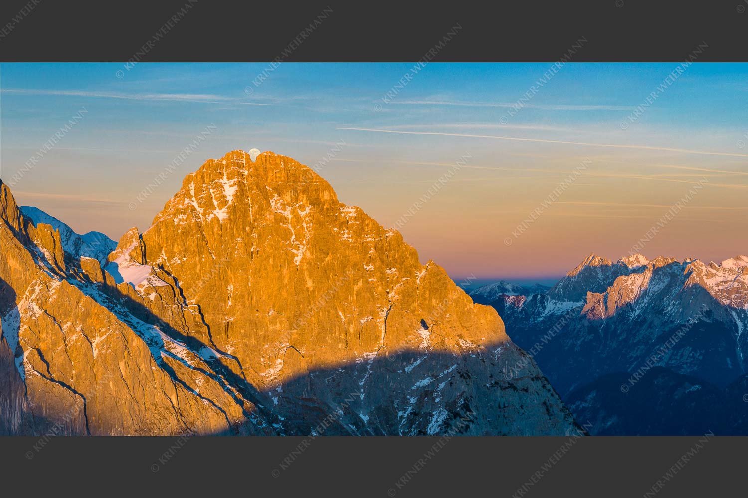 Vollmondaufgang zwischen der Westlichen- und Östlichen Öfelekopfspitze im Wetterstein - Zwischen den Öfelen 2:1  -- Öfelekopfspitzen im Wetterstein - mehr Infos bei www.Kriner-Weiermann.de