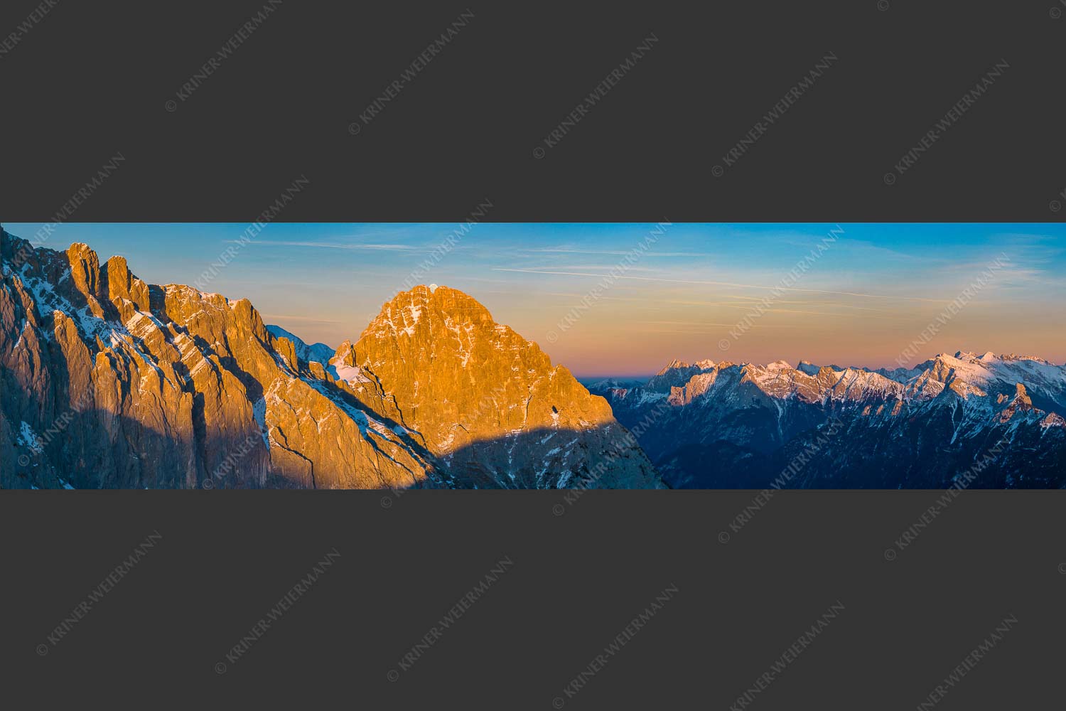 Vollmondaufgang zwischen der Westlichen- und Östlichen Öfelekopfspitze im Wetterstein - Zwischen den Öfelen 4:1  -- Öfelekopfspitzen im Wetterstein - mehr Infos bei www.Kriner-Weiermann.de
