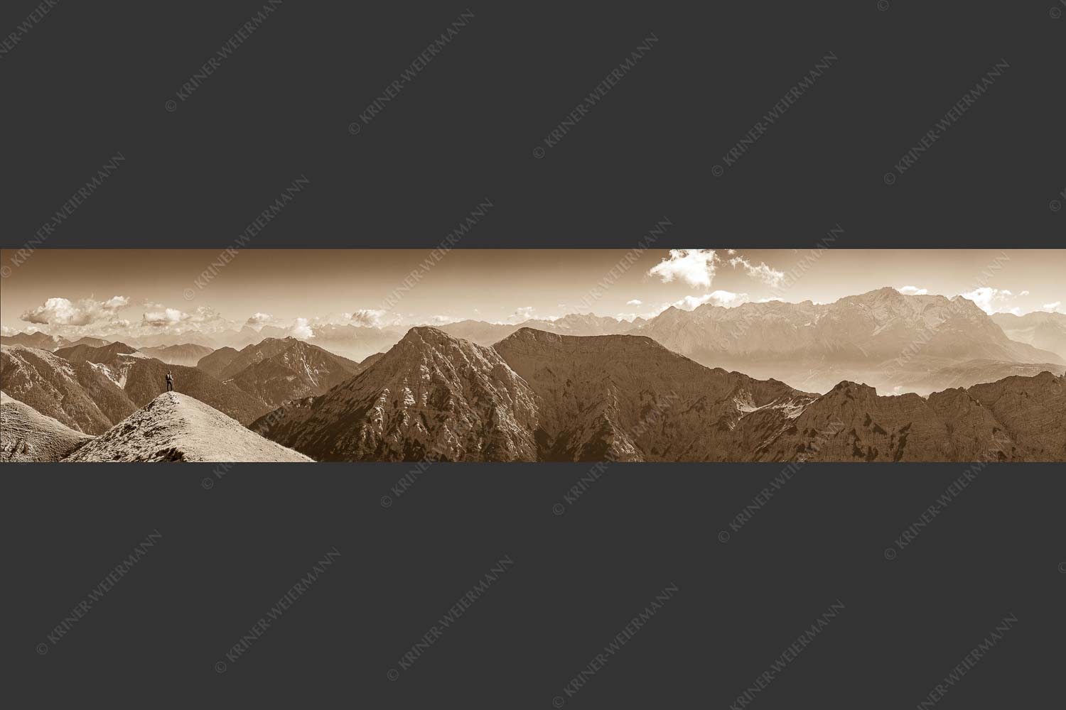 Blick von Kuchelbergspitze über Frieder ins Wettersteingebirge - Ammergau große Reibn6 5:1 sepia -- Kreuzspitze - mehr Infos bei www.Kriner-Weiermann.de