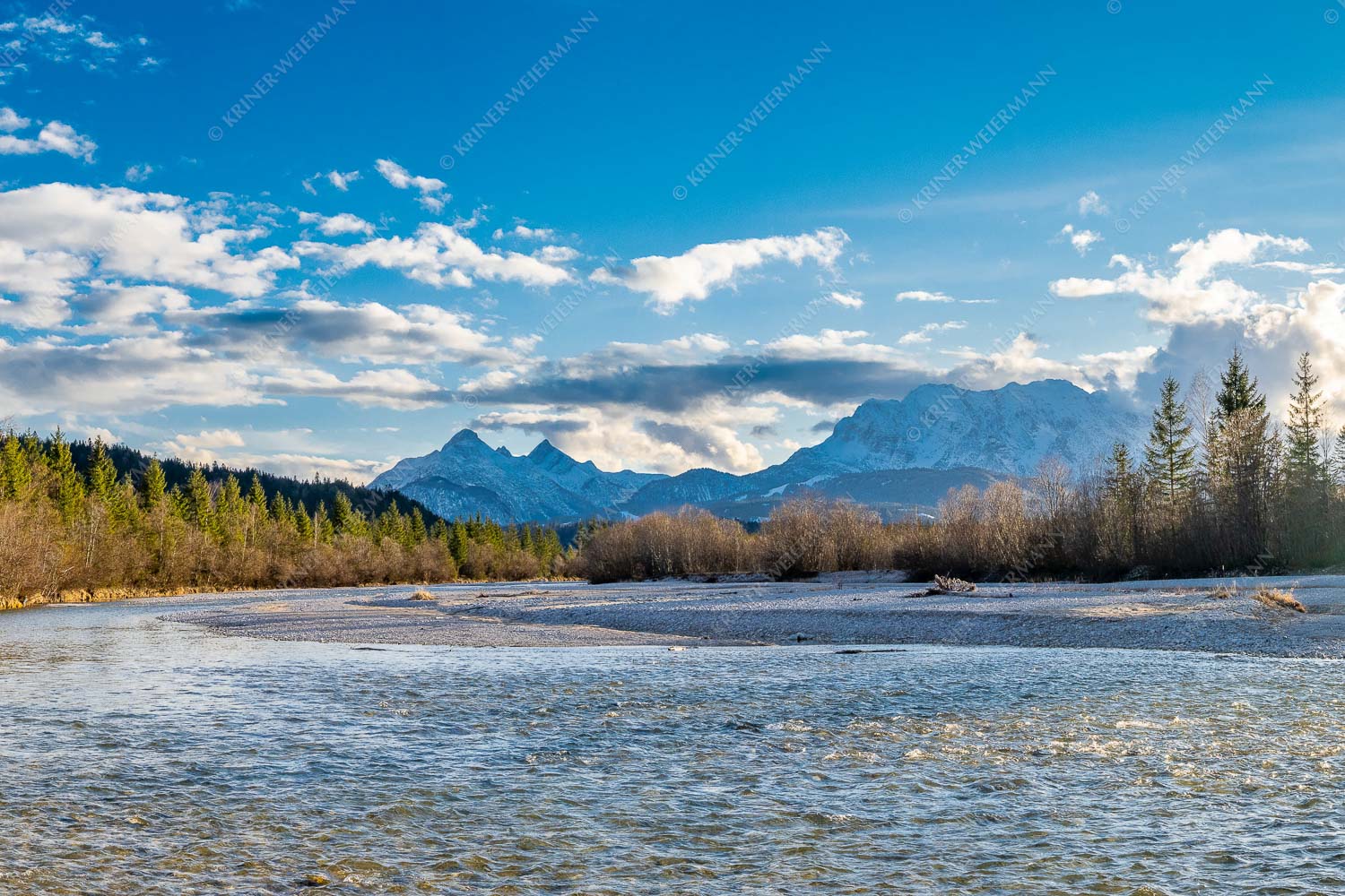 Blick über die Isar zu den Arnspitzen und dem Wettersteingebirge - Arnspitzen mit Isar 3:2  -- Isar bei Wallgau - mehr Infos bei www.Kriner-Weiermann.de