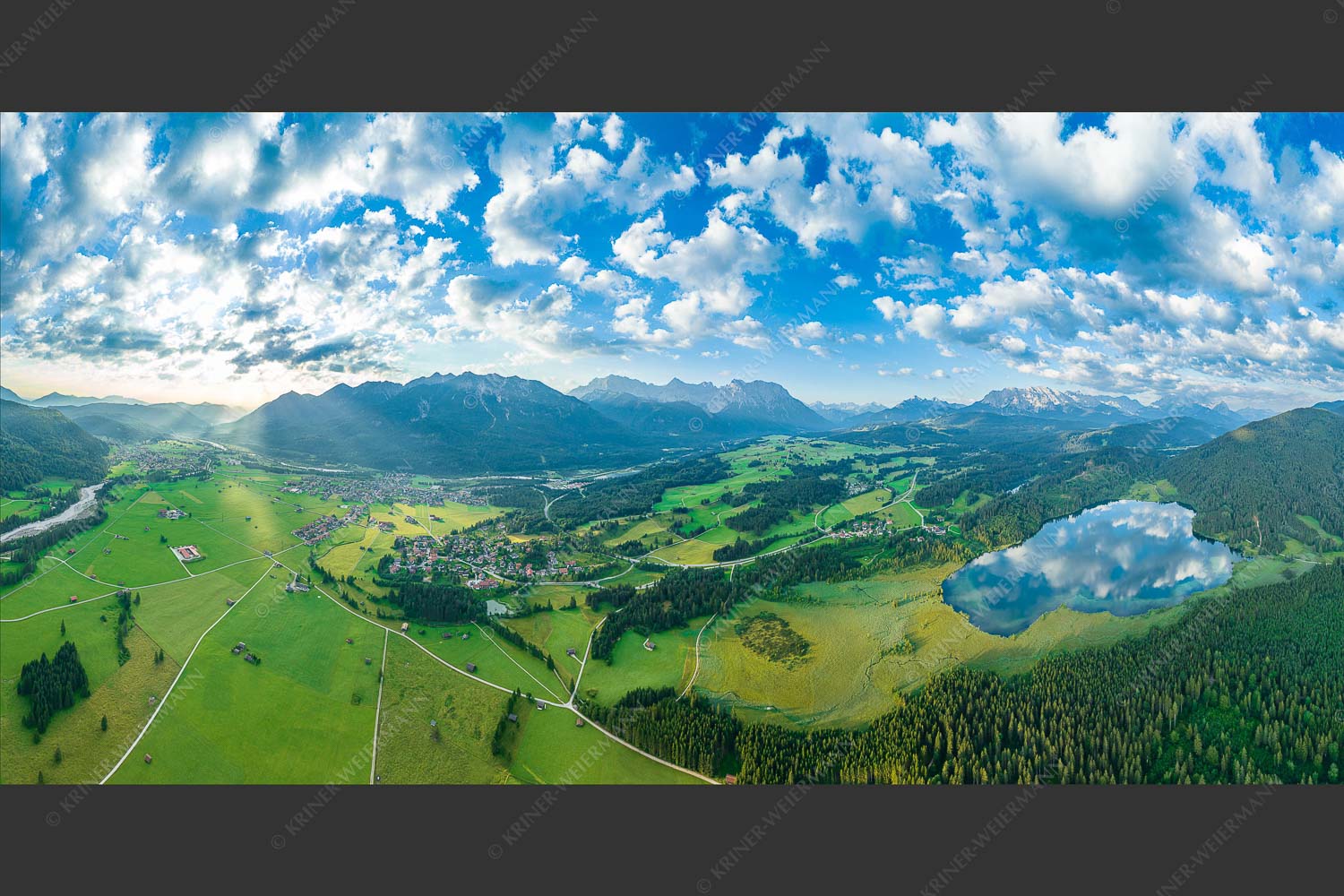 Blick über Krün und Wallgau im das Obere Isartal - Barmsee am Isartal 2:1  -- Krün und Wallgau - mehr Infos bei www.Kriner-Weiermann.de