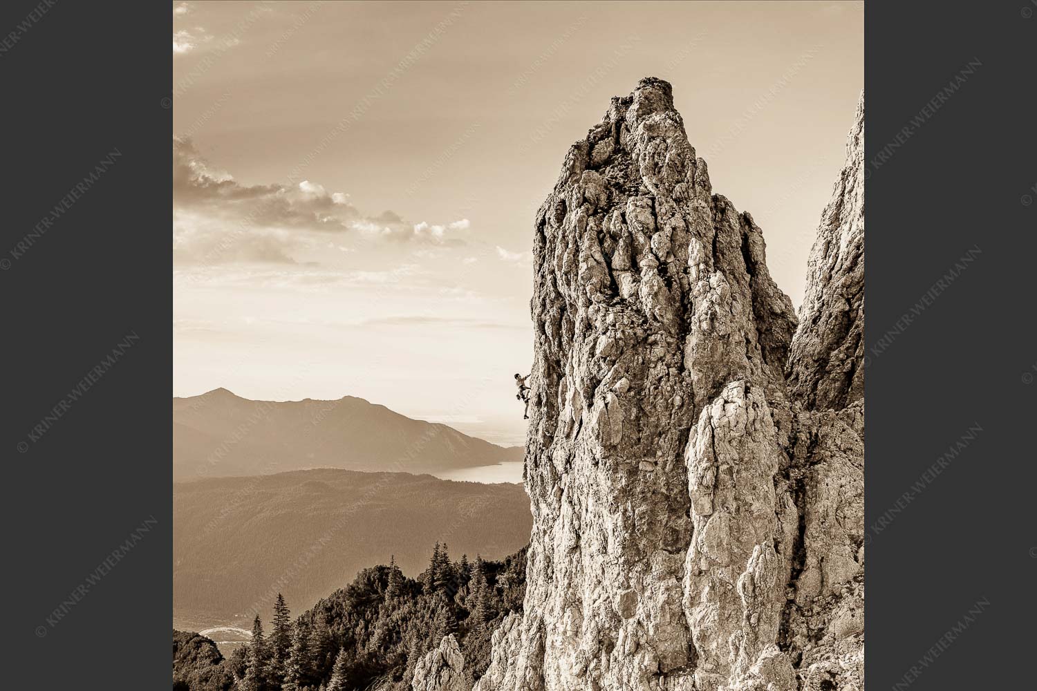 Klettern im Soiern mit Walchensee im Hintergrund - Bliasch II 1:1 sepia -- Klettern im Karwendel - mehr Infos bei www.Kriner-Weiermann.de