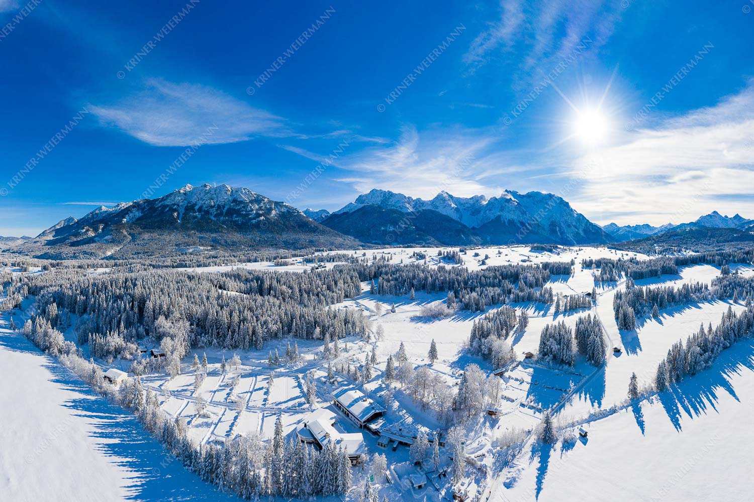 Blick über Camping Tennsee zum Karwendel - Camping Tennsee II 3:2  -- Soiern und Karwendel - mehr Infos bei www.Kriner-Weiermann.de