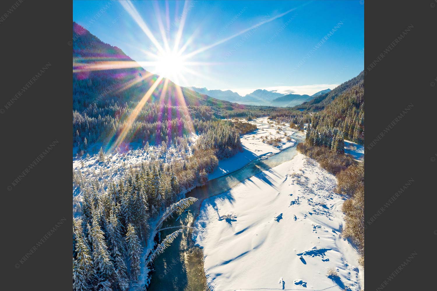 Blick über die Isar zum Wettersteingebirge - Da Isar entlang 1:1  -- Winter an der Isar - mehr Infos bei www.Kriner-Weiermann.de