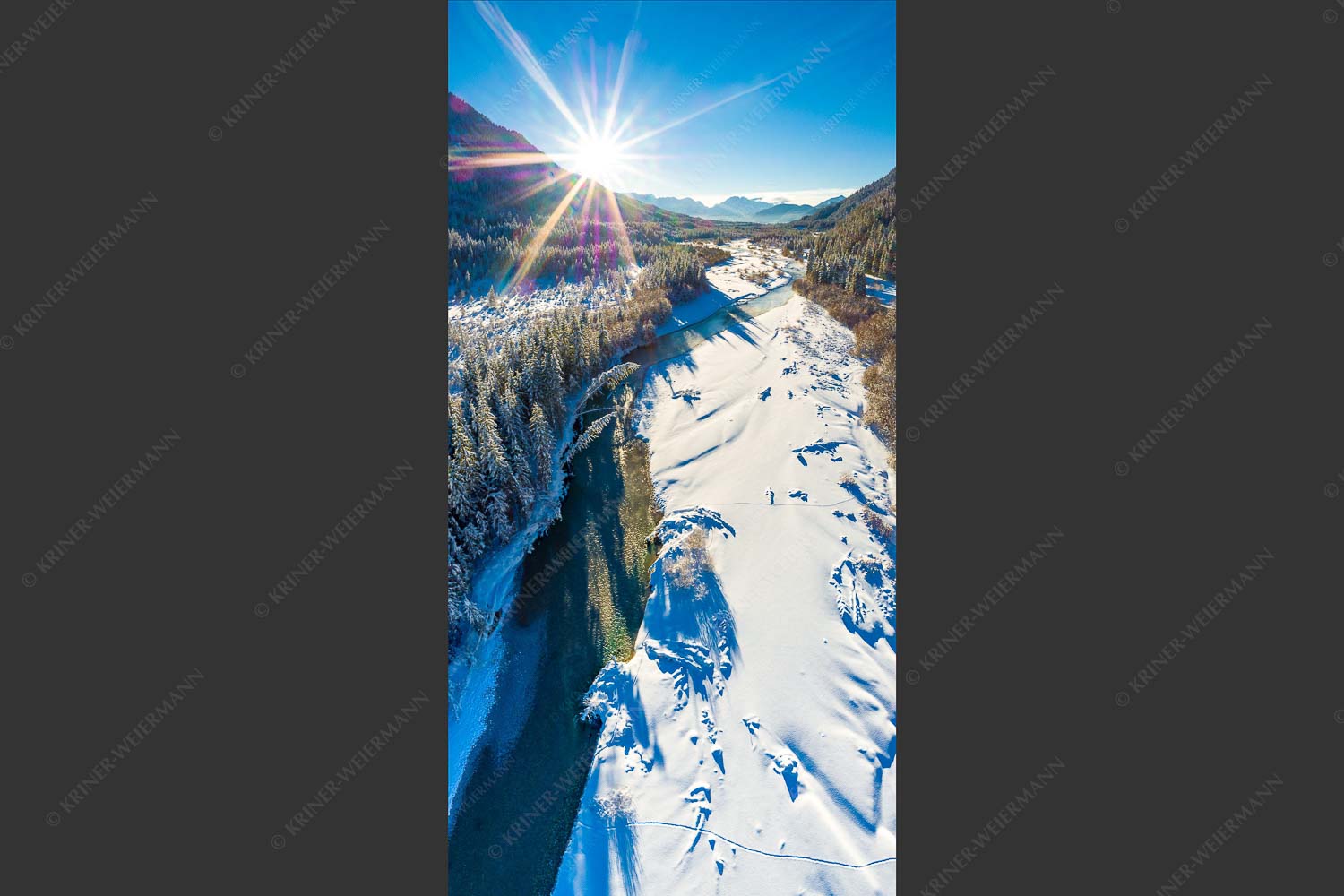 Blick über die Isar zum Wettersteingebirge - Da Isar entlang 1:2  -- Winter an der Isar - mehr Infos bei www.Kriner-Weiermann.de