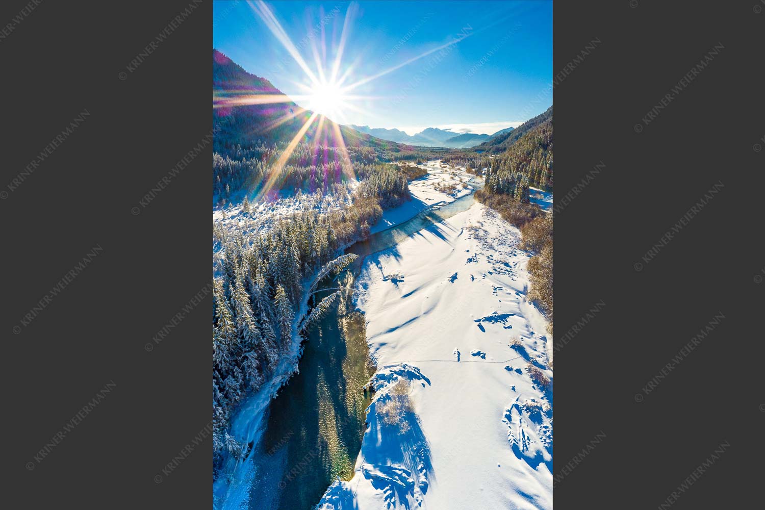 Blick über die Isar zum Wettersteingebirge - Da Isar entlang 2:3  -- Winter an der Isar - mehr Infos bei www.Kriner-Weiermann.de