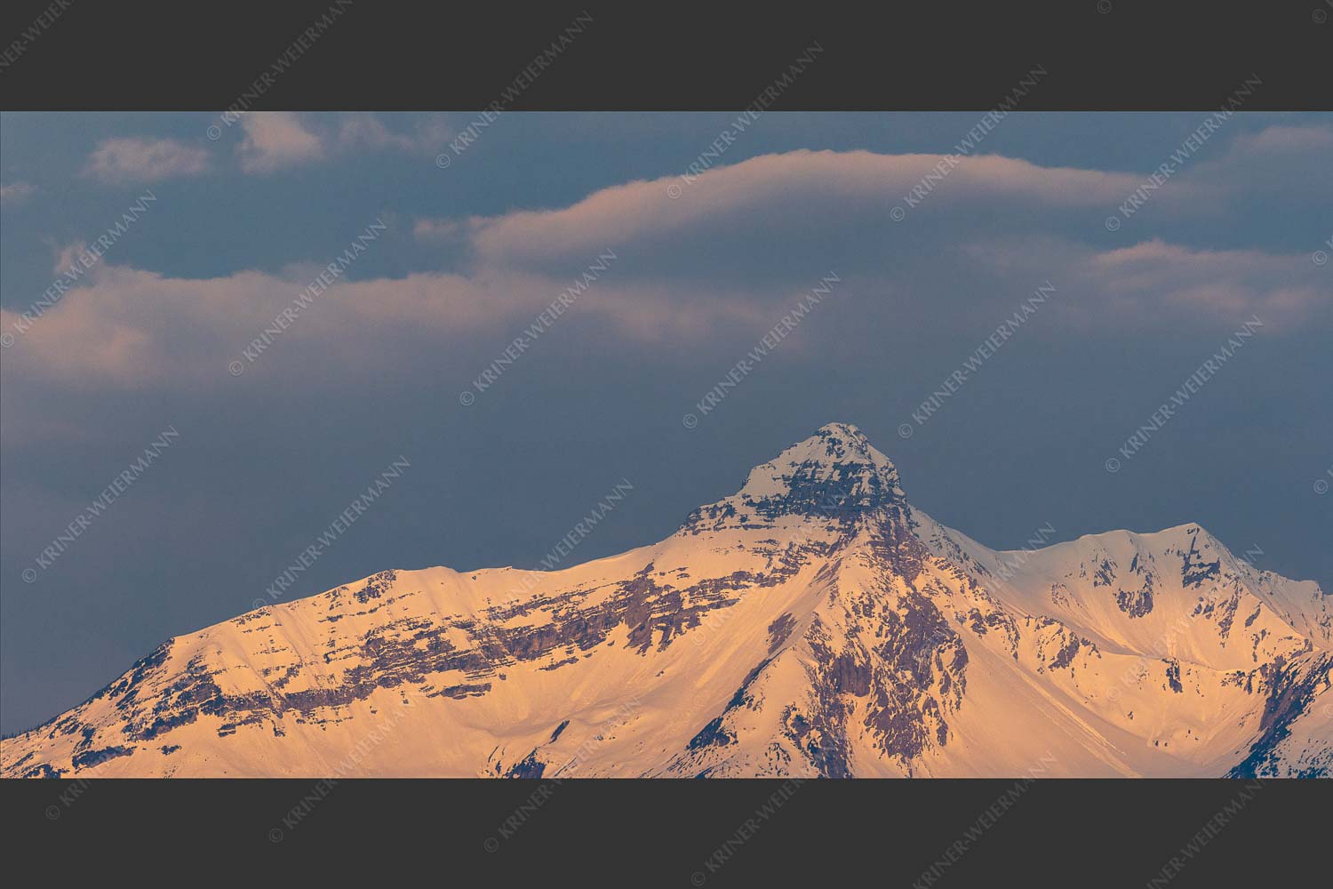 Blick zum Daniel in den Ammergauer Alpen - Daniel 2:1  -- Winterliche Morgenstimmung - mehr Infos bei www.Kriner-Weiermann.de