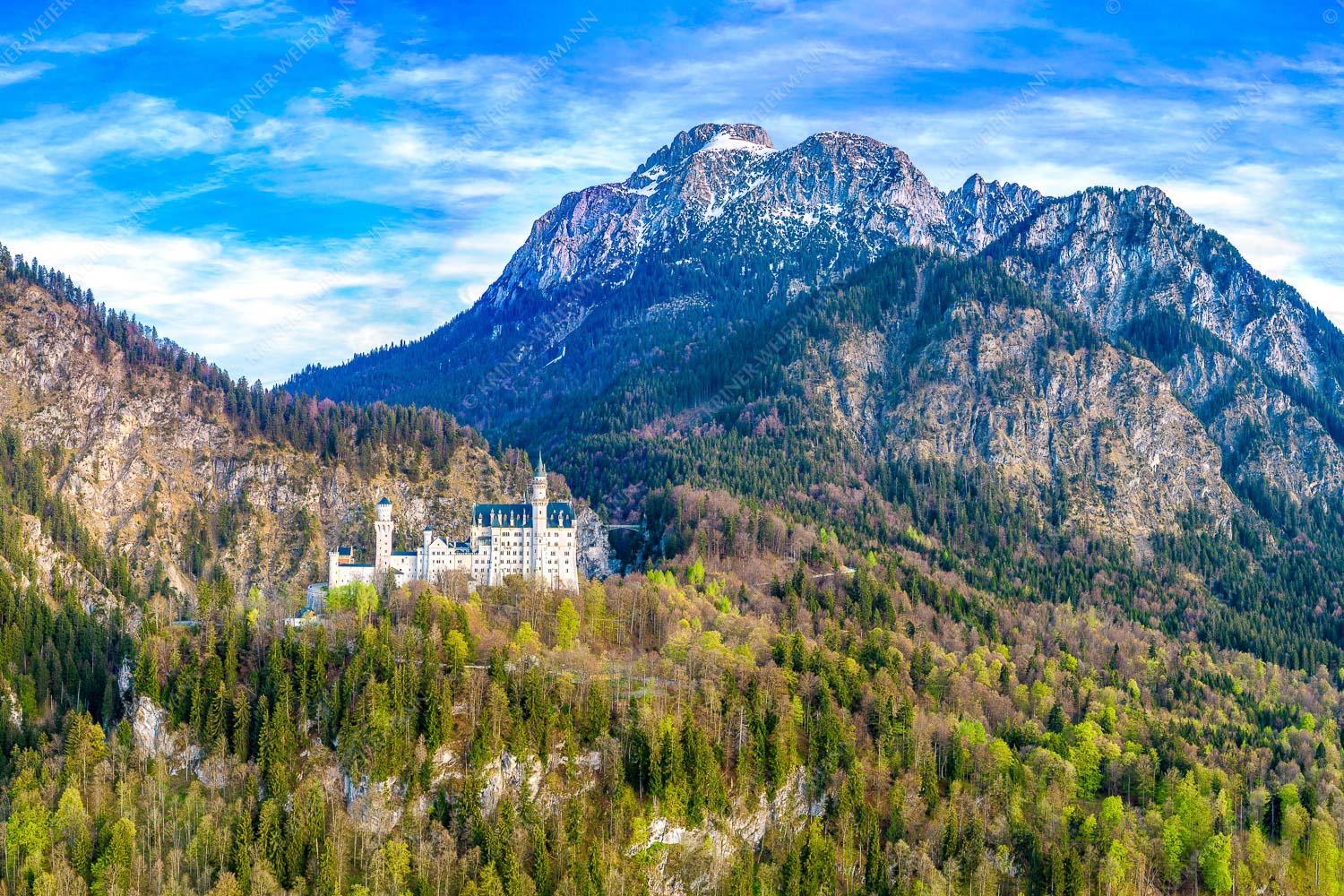 Schloss Neuschwanstein mit Säuling im Hintergrund - Der Herbst am Schloss 3:2  -- Schloss Neuschwanstein - mehr Infos bei www.Kriner-Weiermann.de
