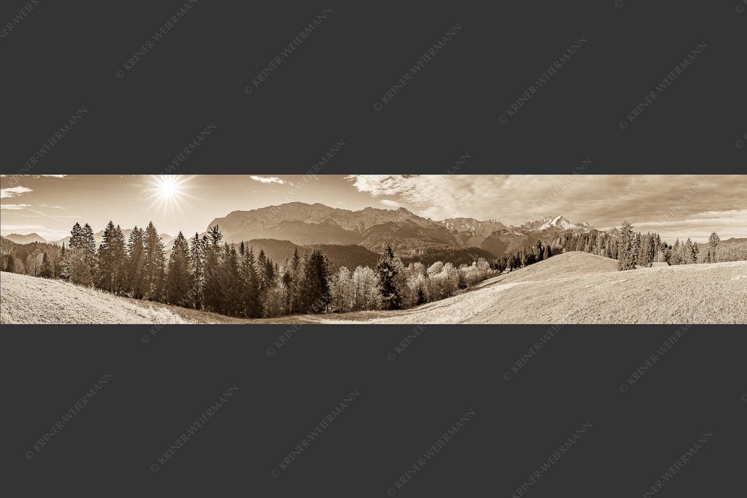 Blick über Eckbauer zum Wettersteingebirge - Eckbauer Wetterstein 5:1 sepia -- Alpspitze - mehr Infos bei www.Kriner-Weiermann.de