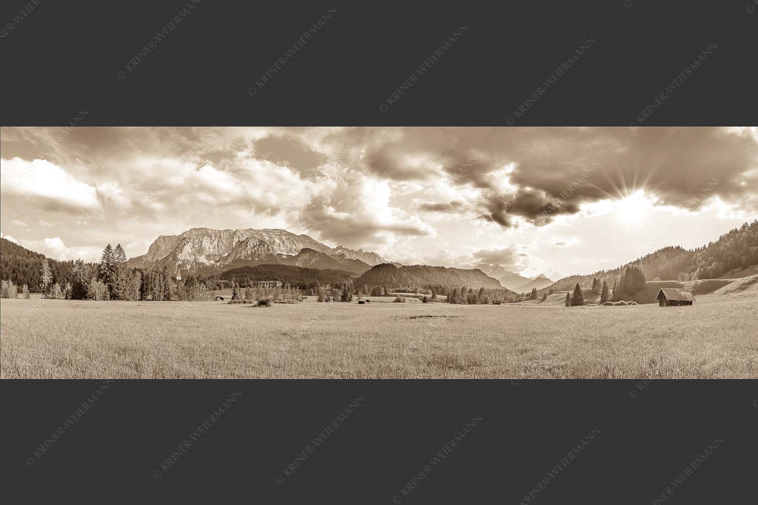 Blick zum Schloss Elmau und Wettersteingebirge - Elmauer Wiesen 3:1 sepia -- Elmauer Tal - mehr Infos bei www.Kriner-Weiermann.de