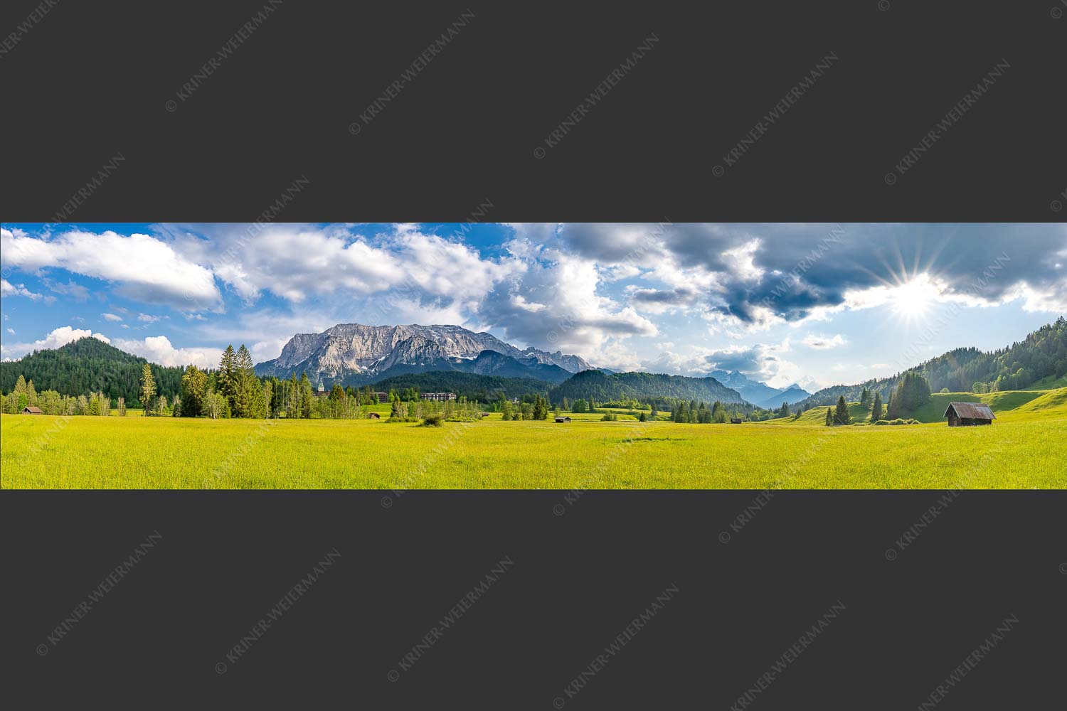Blick zum Schloss Elmau und Wettersteingebirge - Elmauer Wiesen 4:1  -- Elmauer Tal - mehr Infos bei www.Kriner-Weiermann.de