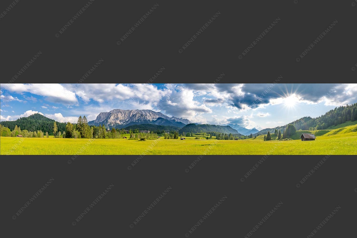 Blick zum Schloss Elmau und Wettersteingebirge - Elmauer Wiesen 5:1  -- Elmauer Tal - mehr Infos bei www.Kriner-Weiermann.de