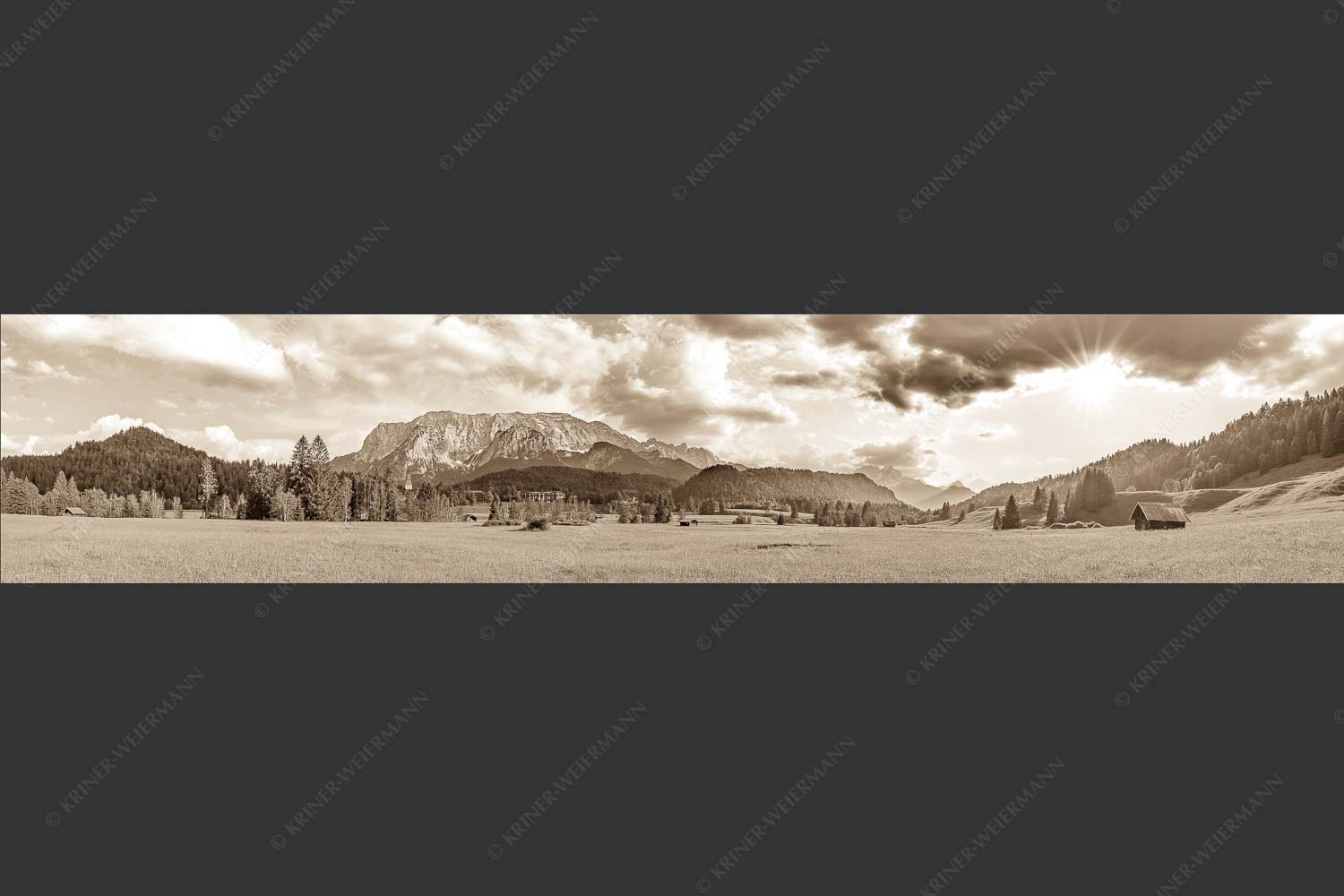 Blick zum Schloss Elmau und Wettersteingebirge - Elmauer Wiesen 5:1 sepia -- Elmauer Tal - mehr Infos bei www.Kriner-Weiermann.de