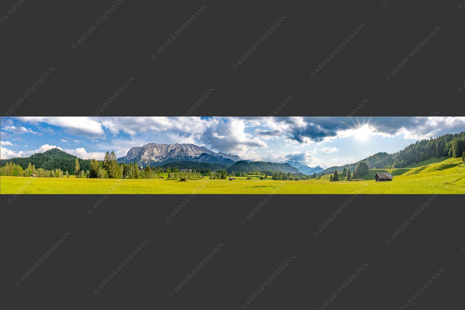 Blick zum Schloss Elmau und Wettersteingebirge - Elmauer Wiesen 6:1  -- Elmauer Tal - mehr Infos bei www.Kriner-Weiermann.de
