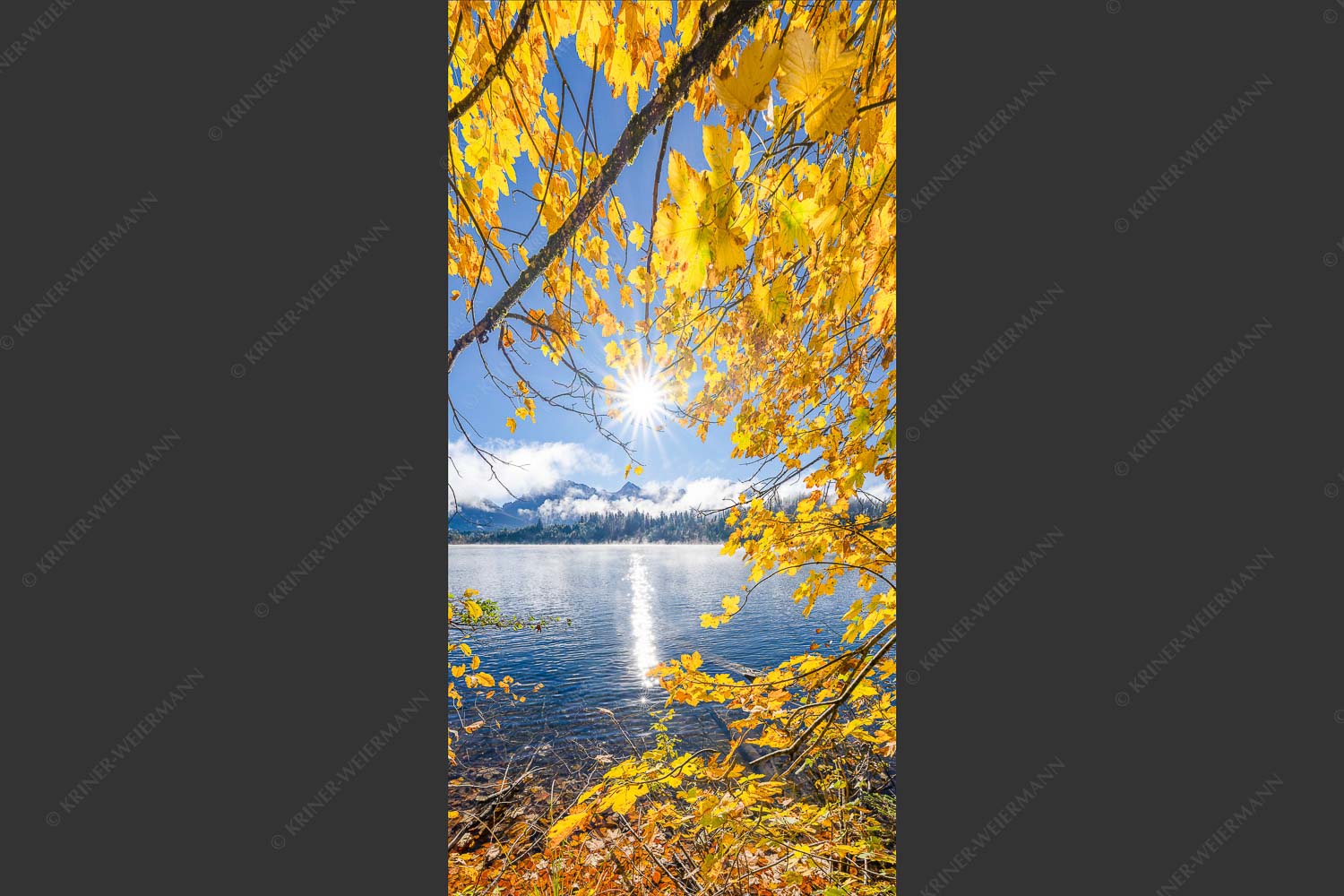 Blick über den Barmsee zum Karwendelgebirge - Farbenspiel am Barmsee 1:2  -- Herbst - mehr Infos bei www.Kriner-Weiermann.de