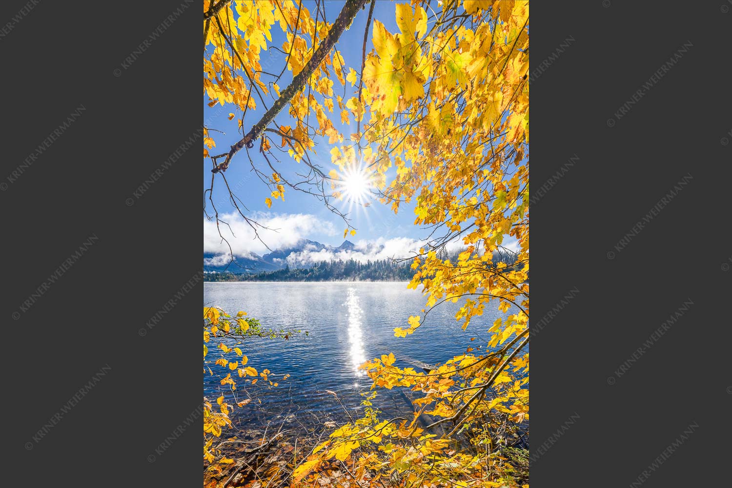 Blick über den Barmsee zum Karwendelgebirge - Farbenspiel am Barmsee 2:3  -- Herbst - mehr Infos bei www.Kriner-Weiermann.de