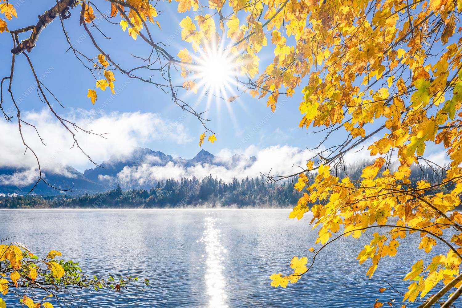 Blick über den Barmsee zum Karwendelgebirge - Farbenspiel am Barmsee 3:2  -- Herbst - mehr Infos bei www.Kriner-Weiermann.de