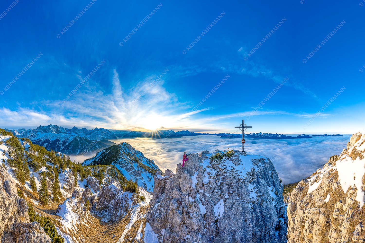 Blick vom Signalkopf über Wolkenmeer zum Sonnenuntergang im Wetterstein - Fortuna III 3:2  -- Bergsteigen zum Signalkopf - mehr Infos bei www.Kriner-Weiermann.de