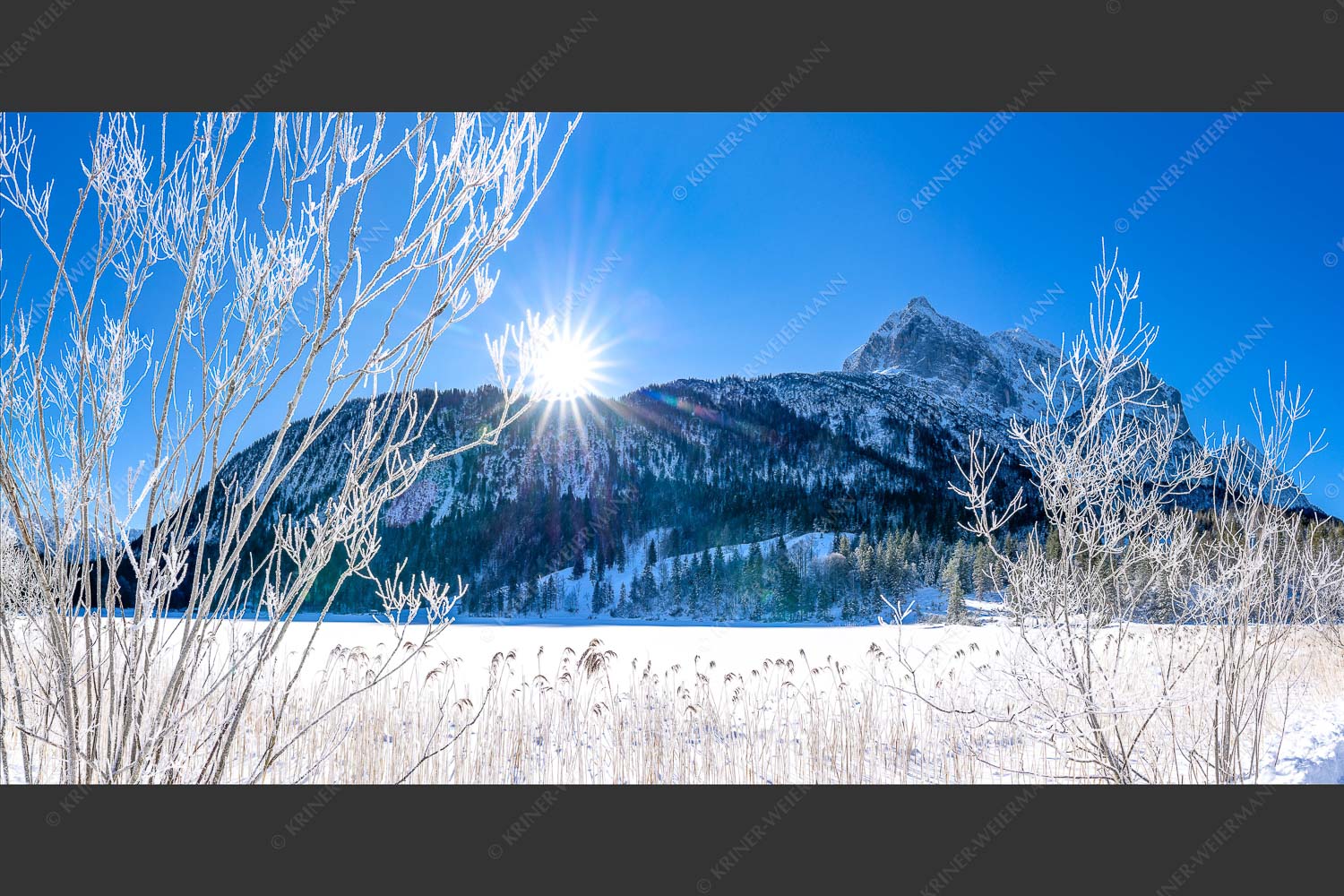 Blick über Ferchensee zum kleinen Wetterstein - Frost am Ferchensee 2:1  -- Untere Wettersteinspitze - mehr Infos bei www.Kriner-Weiermann.de