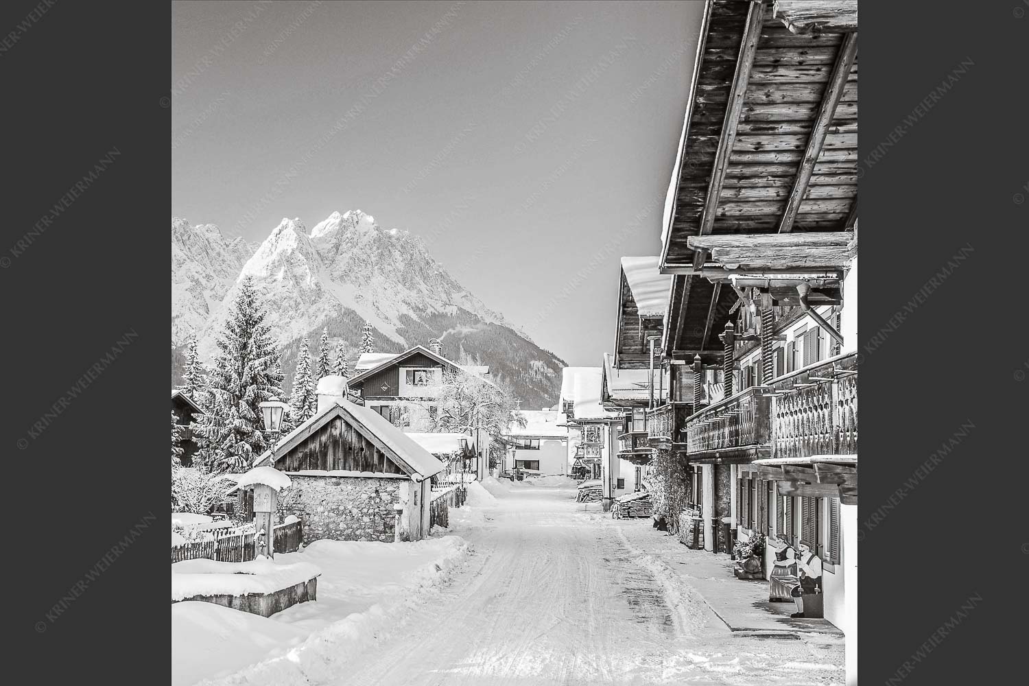 An der Frühlingsstraße in Garmisch mit Blick zum Wettersteingebirge - Frühlingsstraße Winter 1:1 sw -- Waxenstein - mehr Infos bei www.Kriner-Weiermann.de