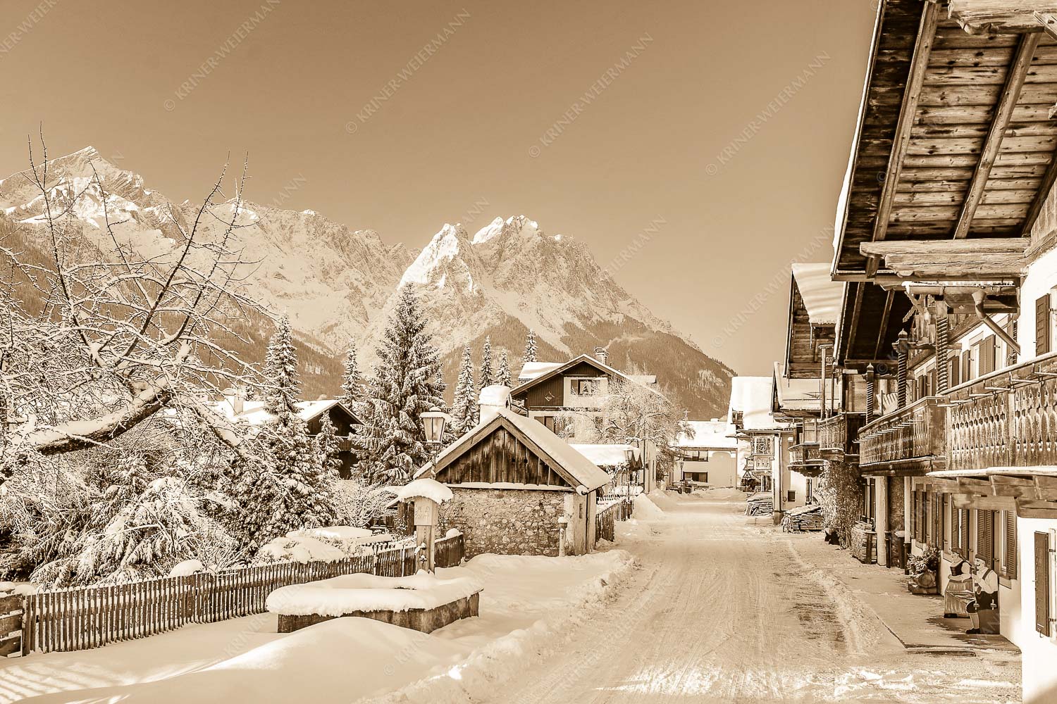 An der Frühlingsstraße in Garmisch mit Blick zum Wettersteingebirge - Frühlingsstraße Winter 3:2 sepia -- Waxenstein - mehr Infos bei www.Kriner-Weiermann.de