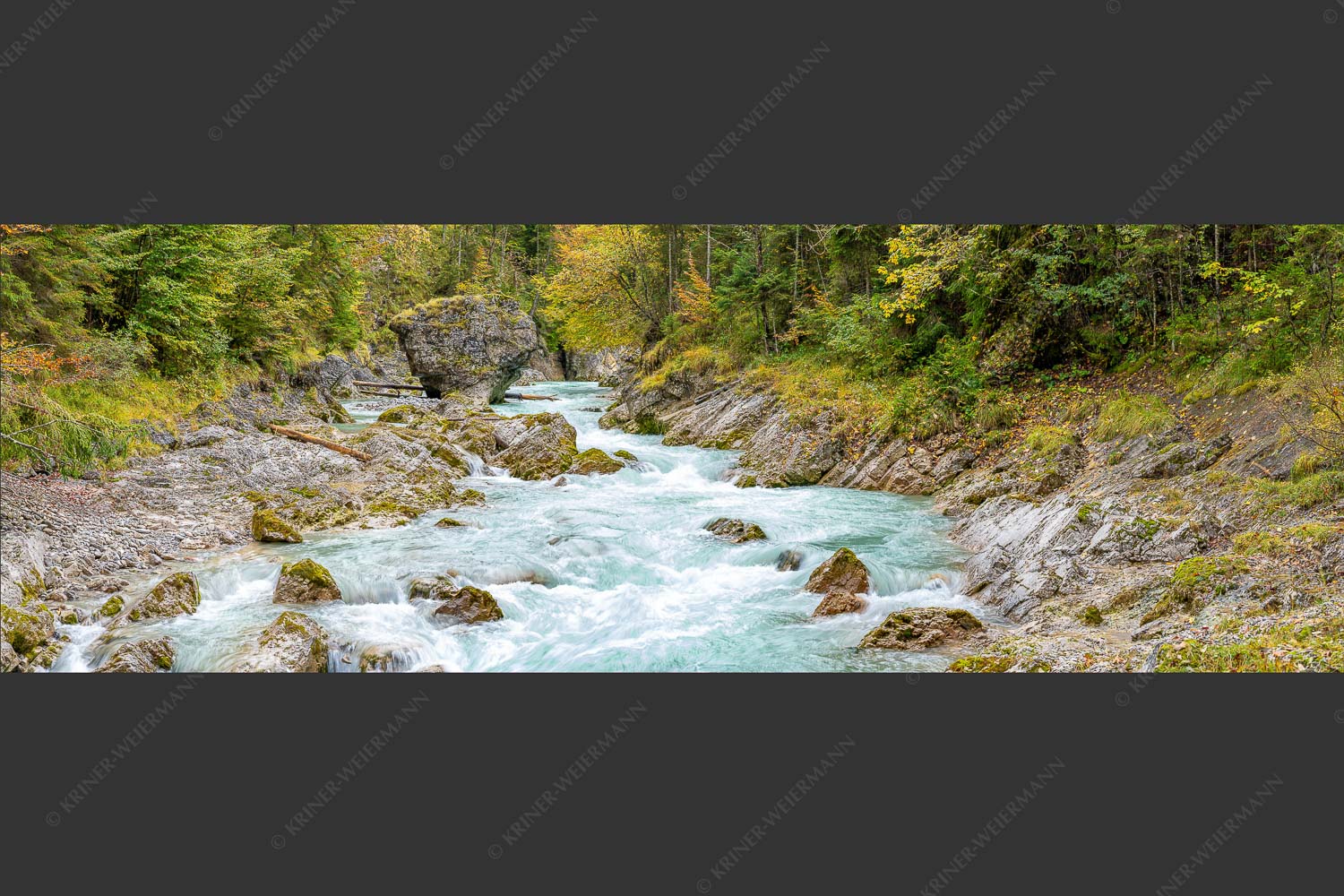 Rißbach im Karwendelgebirge - Herbstlicher Rißbach 3:1  -- Karwendel - mehr Infos bei www.Kriner-Weiermann.de