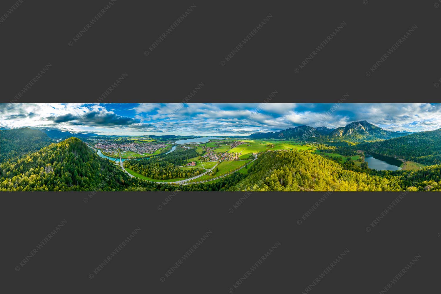 Blick über Forggensee und Füssen - Herbstliches Königliches Panorama 5:1  -- Forggensee und Füssen - mehr Infos bei www.Kriner-Weiermann.de
