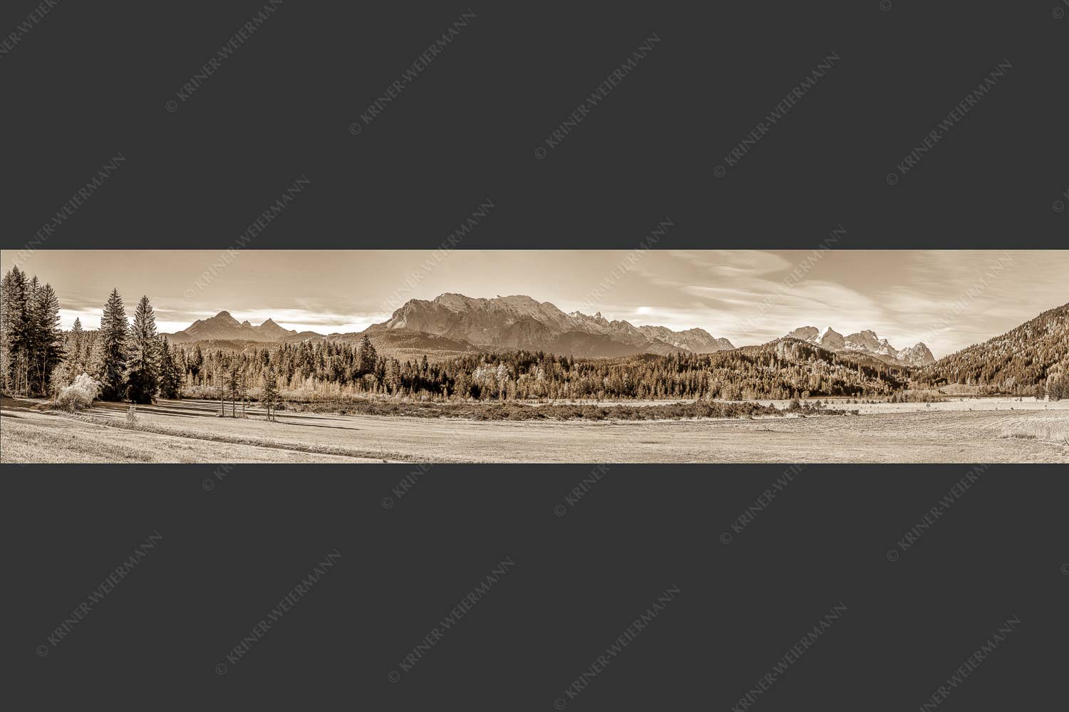 Blick über den Barmsee zu den Arnspitzen und das Wettersteingebirge - Herbststimmung am Barmsee 5:1 sepia -- Wettersteingebirge - mehr Infos bei www.Kriner-Weiermann.de