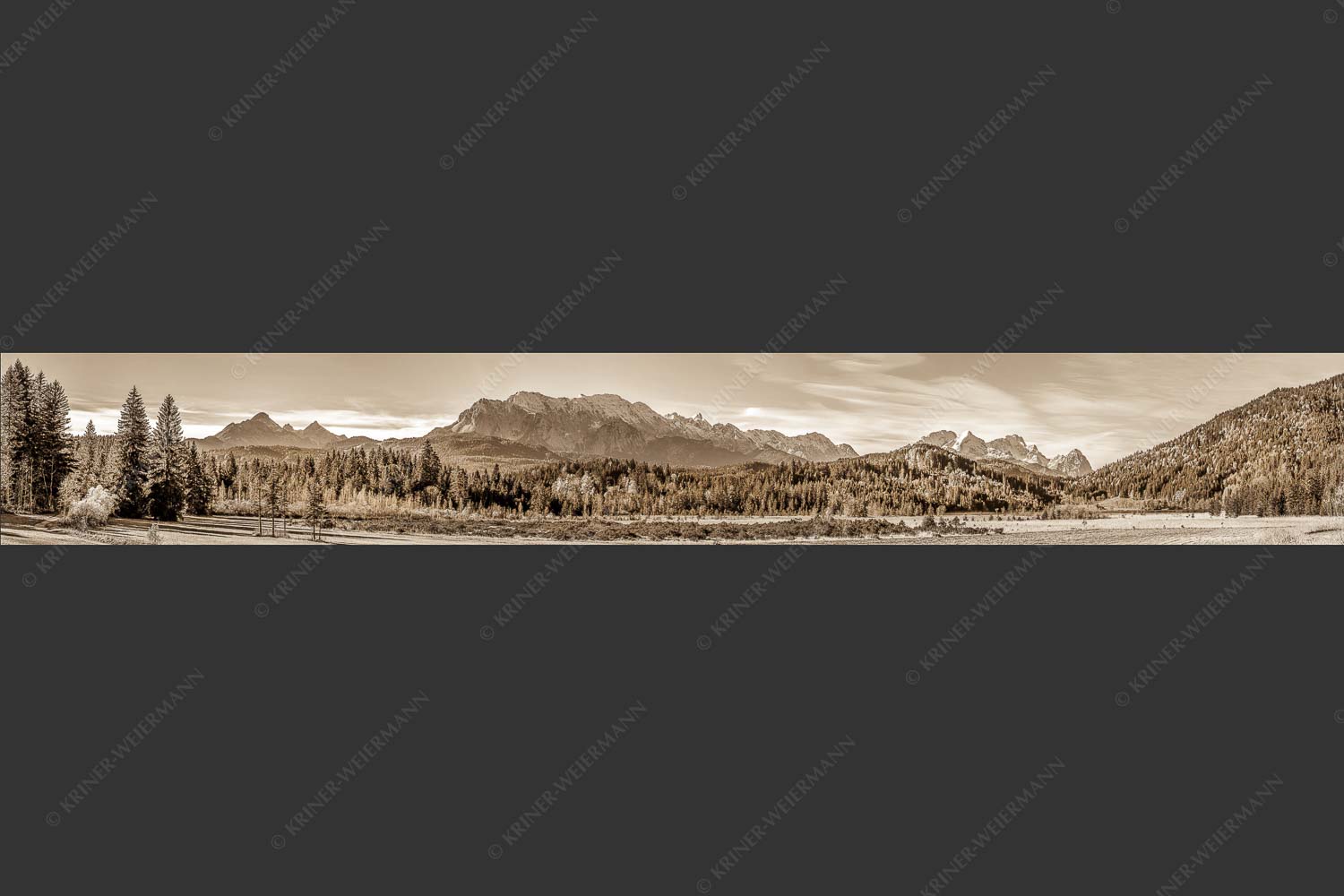 Blick über den Barmsee zu den Arnspitzen und das Wettersteingebirge - Herbststimmung am Barmsee 7:1 sepia -- Wettersteingebirge - mehr Infos bei www.Kriner-Weiermann.de