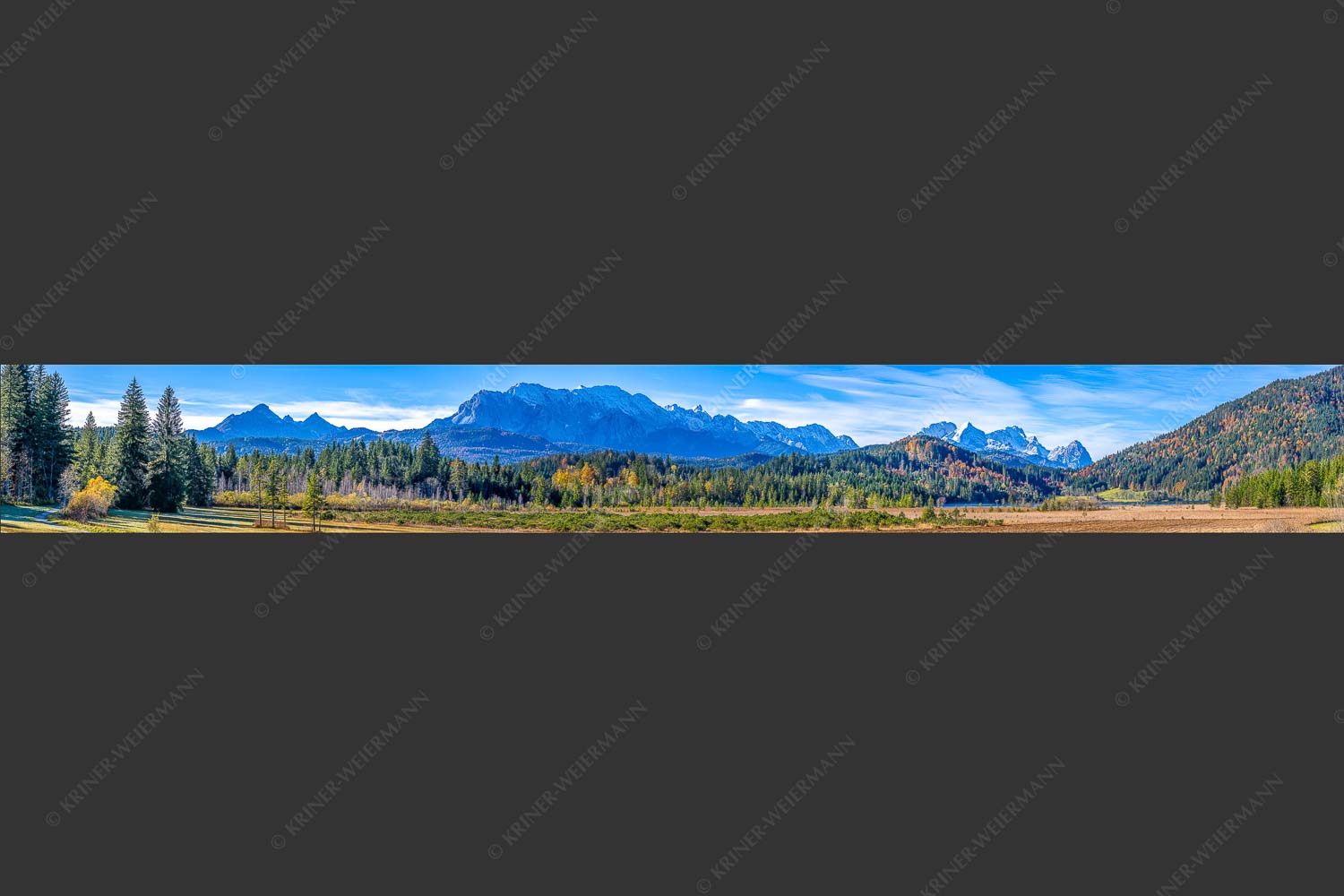 Blick über den Barmsee zu den Arnspitzen und das Wettersteingebirge - Herbststimmung am Barmsee 8:1  -- Wettersteingebirge - mehr Infos bei www.Kriner-Weiermann.de