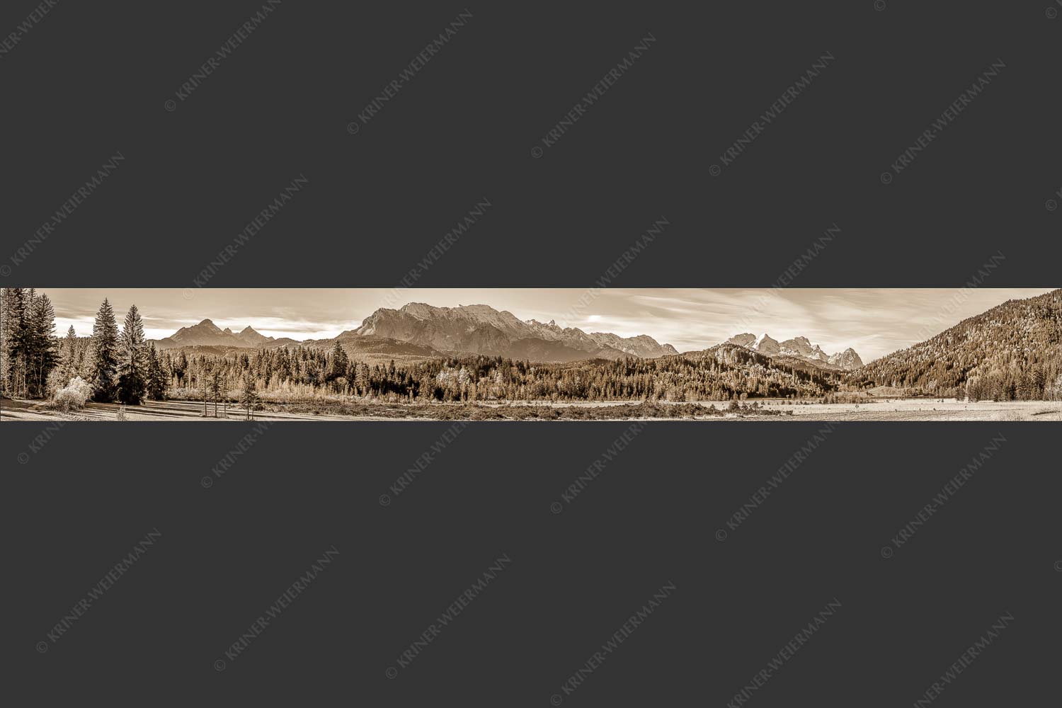 Blick über den Barmsee zu den Arnspitzen und das Wettersteingebirge - Herbststimmung am Barmsee 8:1 sepia -- Wettersteingebirge - mehr Infos bei www.Kriner-Weiermann.de