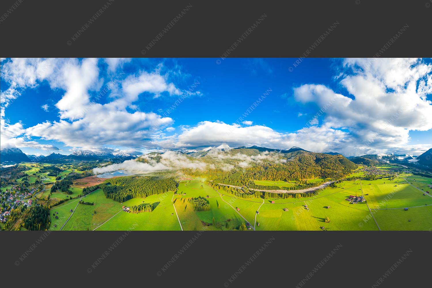 Blick übers Obere Isartal ins Estergebirge - Highlands 2,5:1  -- Krün Wallgau Estergebirge - mehr Infos bei www.Kriner-Weiermann.de