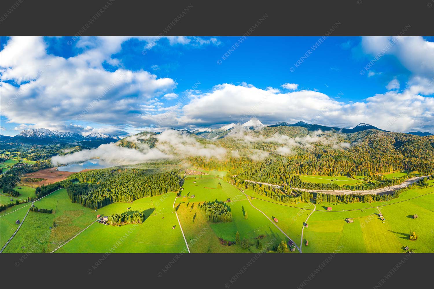 Blick übers Obere Isartal ins Estergebirge - Highlands 2:1  -- Krün Wallgau Estergebirge - mehr Infos bei www.Kriner-Weiermann.de