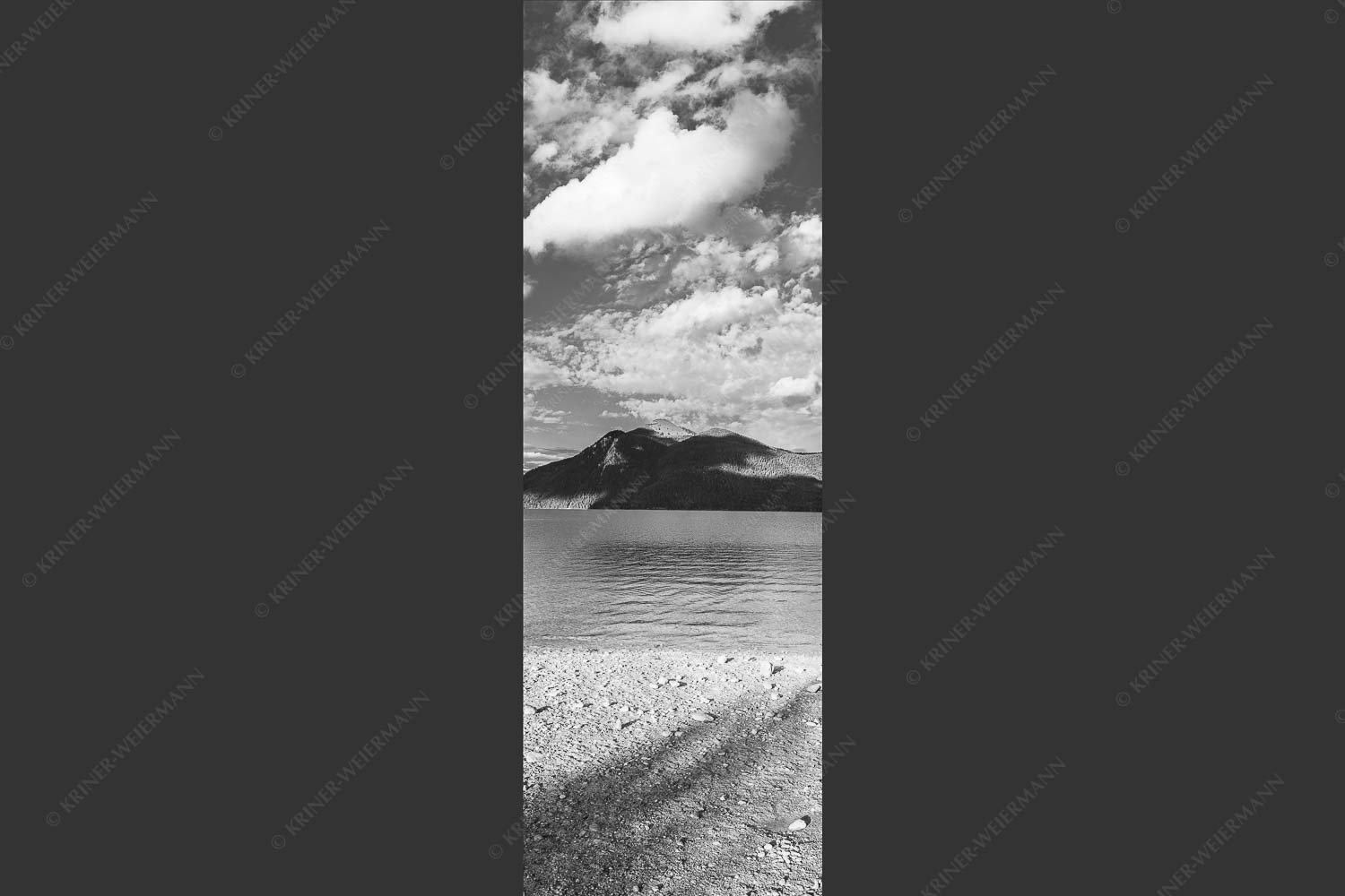Blick über den Walchensee zum Jochberg - Himmel über Walchensee 1:3 sw -- Jochberg - mehr Infos bei www.Kriner-Weiermann.de