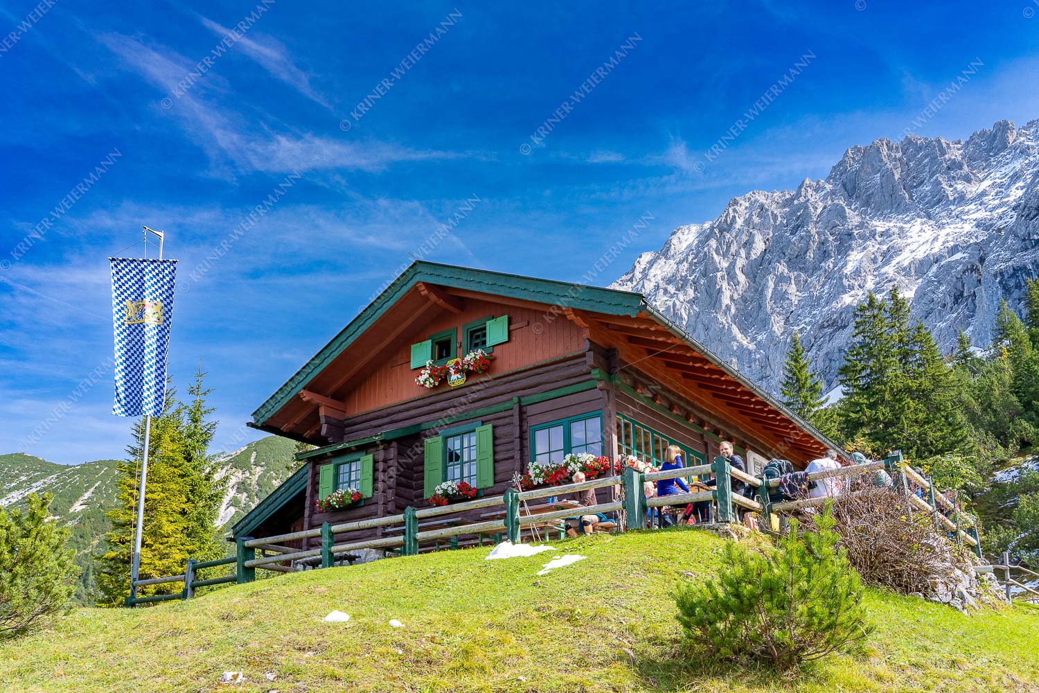 Hochlandhütte mit Wörner im Karwendelgebirge - Hochlandhütte mit Wörner 3:2  -- DAV Hütte - mehr Infos bei www.Kriner-Weiermann.de