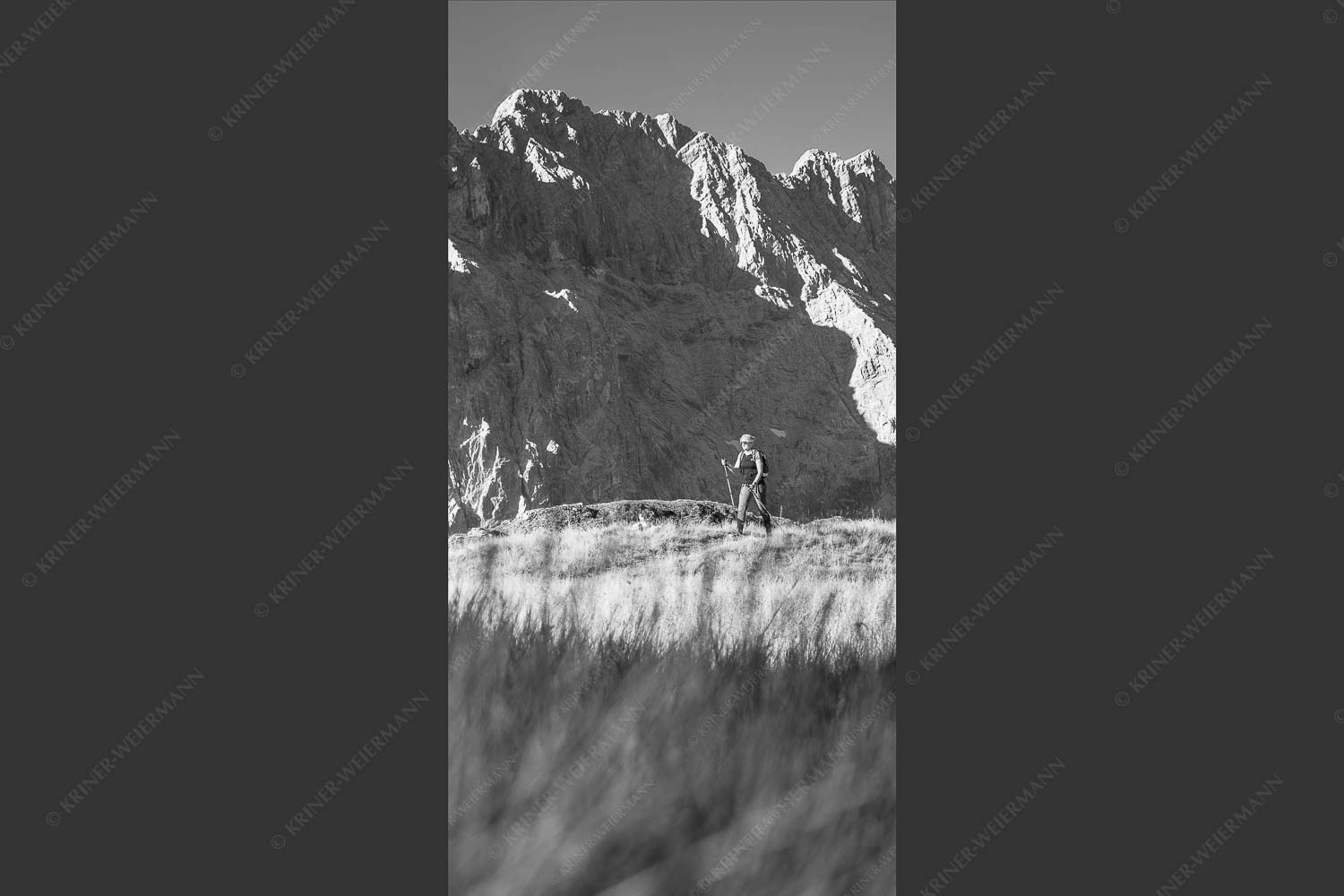 Bergwanderung zum Sunntiger im Karwendelgebirge - Hohe Wiesen 1:2 sw -- Wandern im Karwendel - mehr Infos bei www.Kriner-Weiermann.de