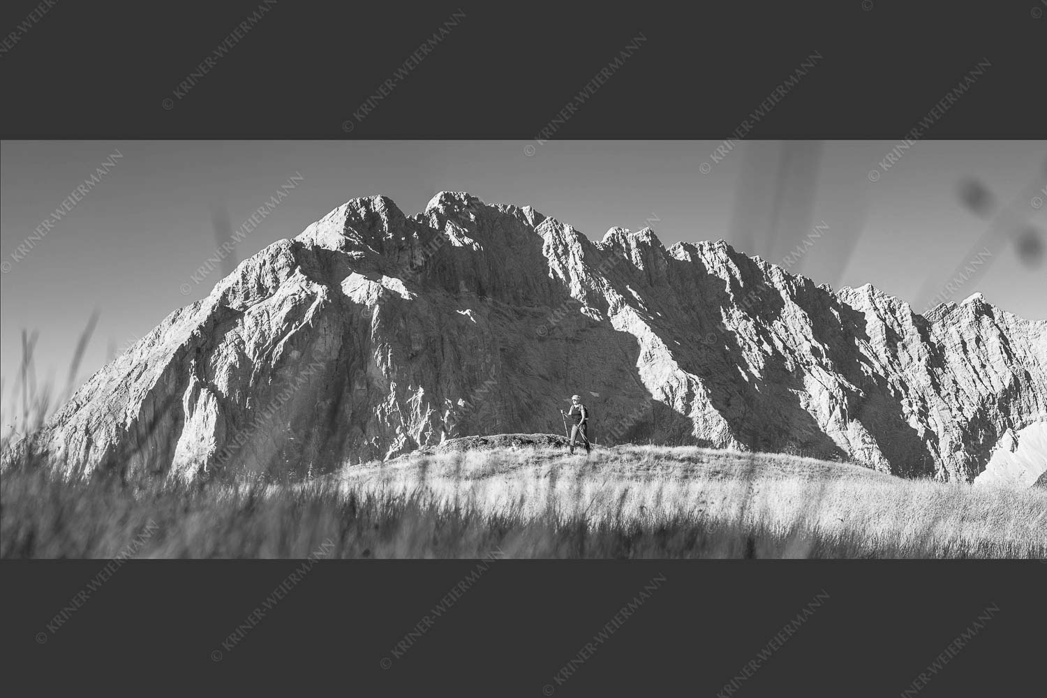 Bergwanderung zum Sunntiger im Karwendelgebirge - Hohe Wiesen 2,5:1 sw -- Wandern im Karwendel - mehr Infos bei www.Kriner-Weiermann.de