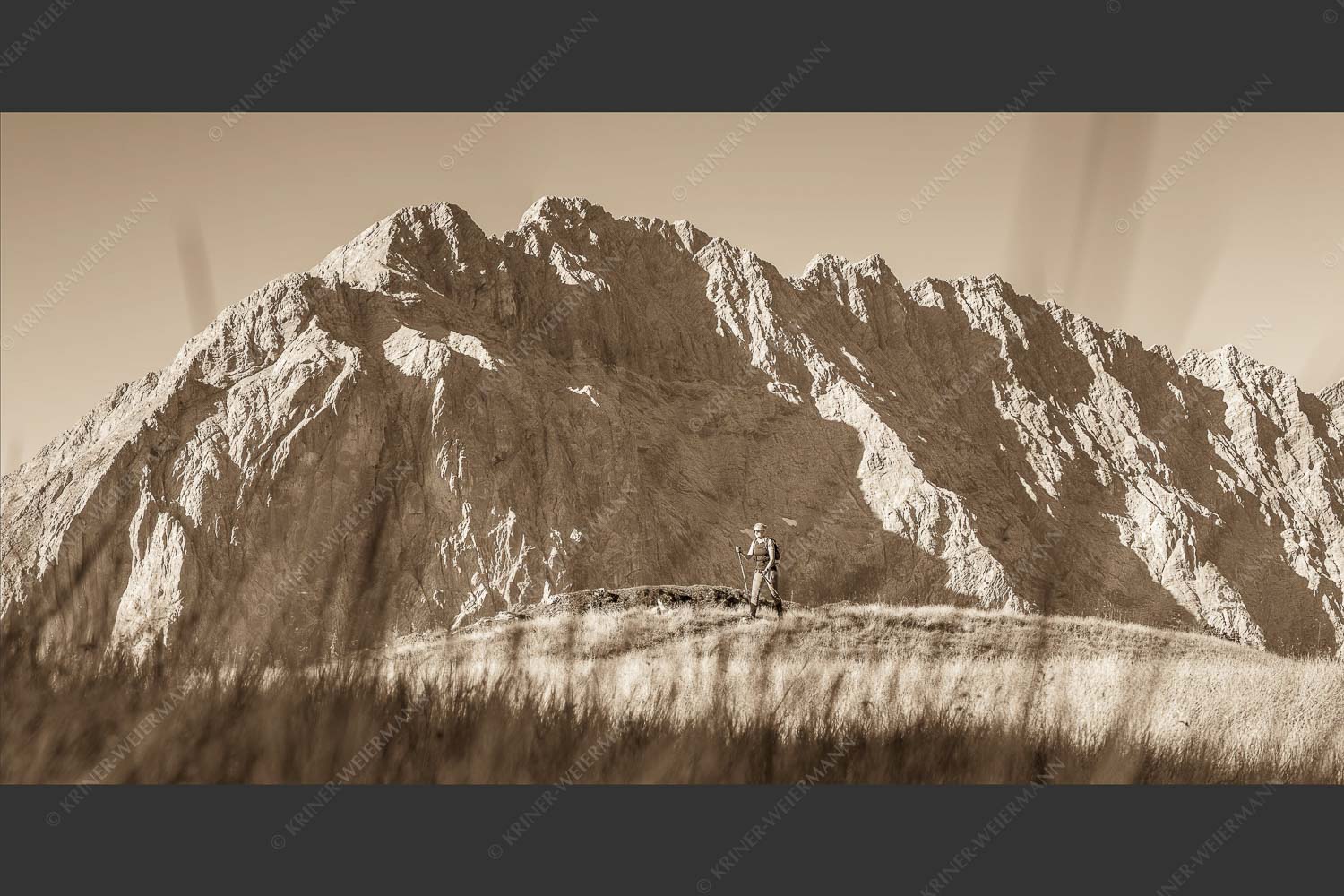 Bergwanderung zum Sunntiger im Karwendelgebirge - Hohe Wiesen 2:1 sepia -- Wandern im Karwendel - mehr Infos bei www.Kriner-Weiermann.de