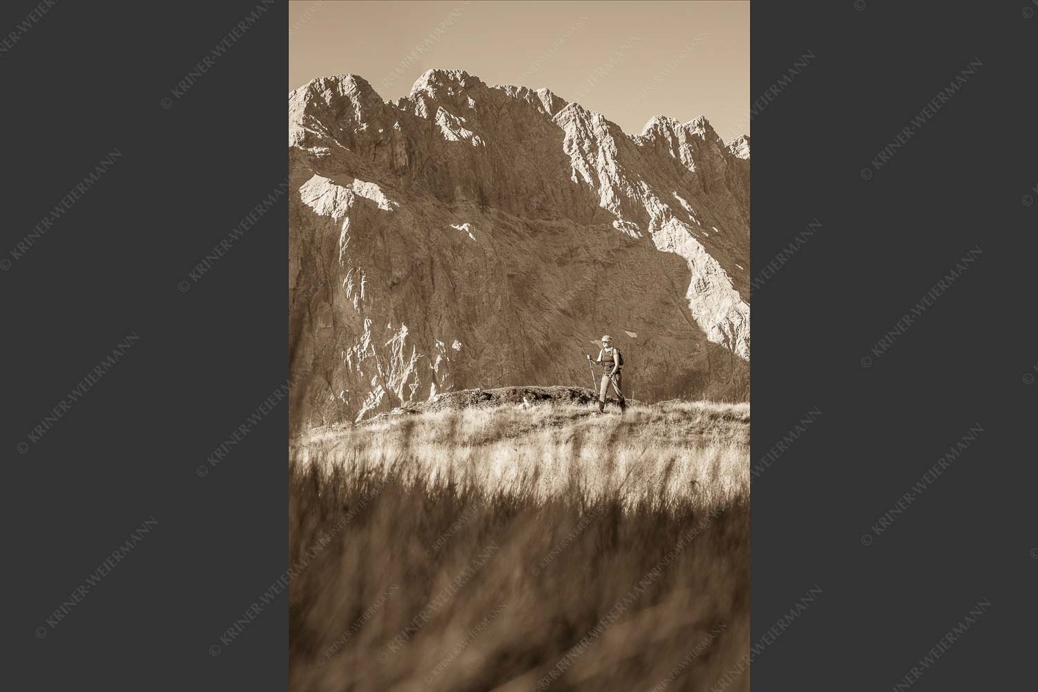 Bergwanderung zum Sunntiger im Karwendelgebirge - Hohe Wiesen 2:3 sepia -- Wandern im Karwendel - mehr Infos bei www.Kriner-Weiermann.de