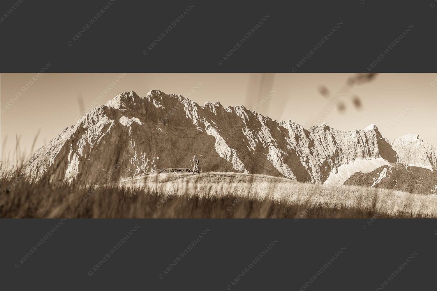 Bergwanderung zum Sunntiger im Karwendelgebirge - Hohe Wiesen 3:1 sepia -- Wandern im Karwendel - mehr Infos bei www.Kriner-Weiermann.de