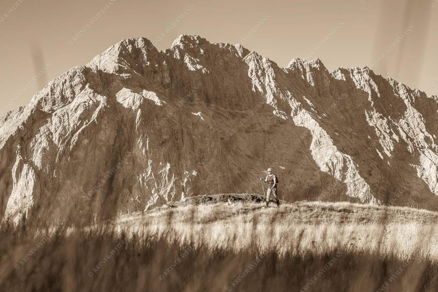 Bergwanderung zum Sunntiger im Karwendelgebirge - Hohe Wiesen 3:2 sepia -- Wandern im Karwendel - mehr Infos bei www.Kriner-Weiermann.de