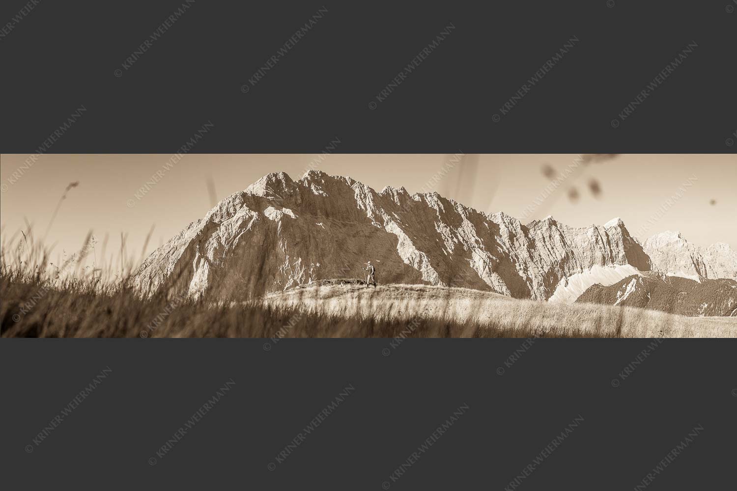 Bergwanderung zum Sunntiger im Karwendelgebirge - Hohe Wiesen 4:1 sepia -- Wandern im Karwendel - mehr Infos bei www.Kriner-Weiermann.de