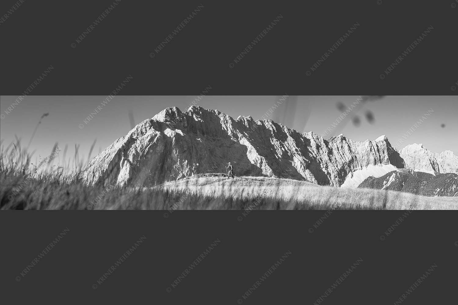 Bergwanderung zum Sunntiger im Karwendelgebirge - Hohe Wiesen 4:1 sw -- Wandern im Karwendel - mehr Infos bei www.Kriner-Weiermann.de