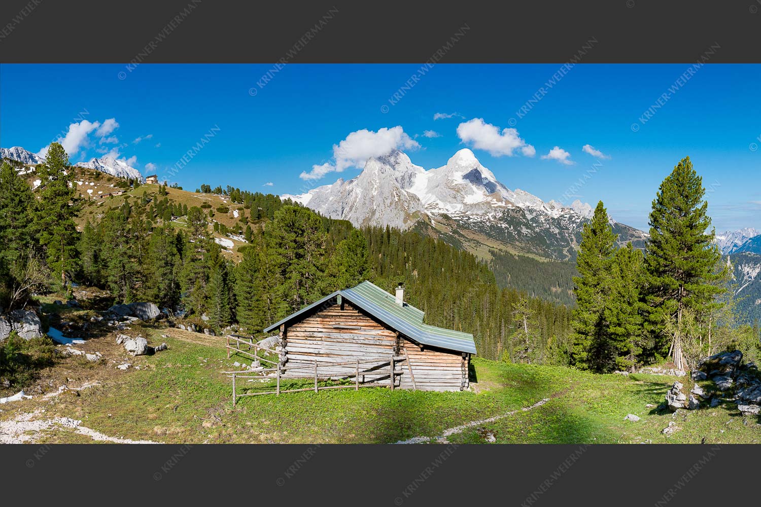 Blick über Berghütte zum Schachensschloß und Alpspitze - Hütte mit königlicher Aussicht 2:1  -- Schachen - mehr Infos bei www.Kriner-Weiermann.de