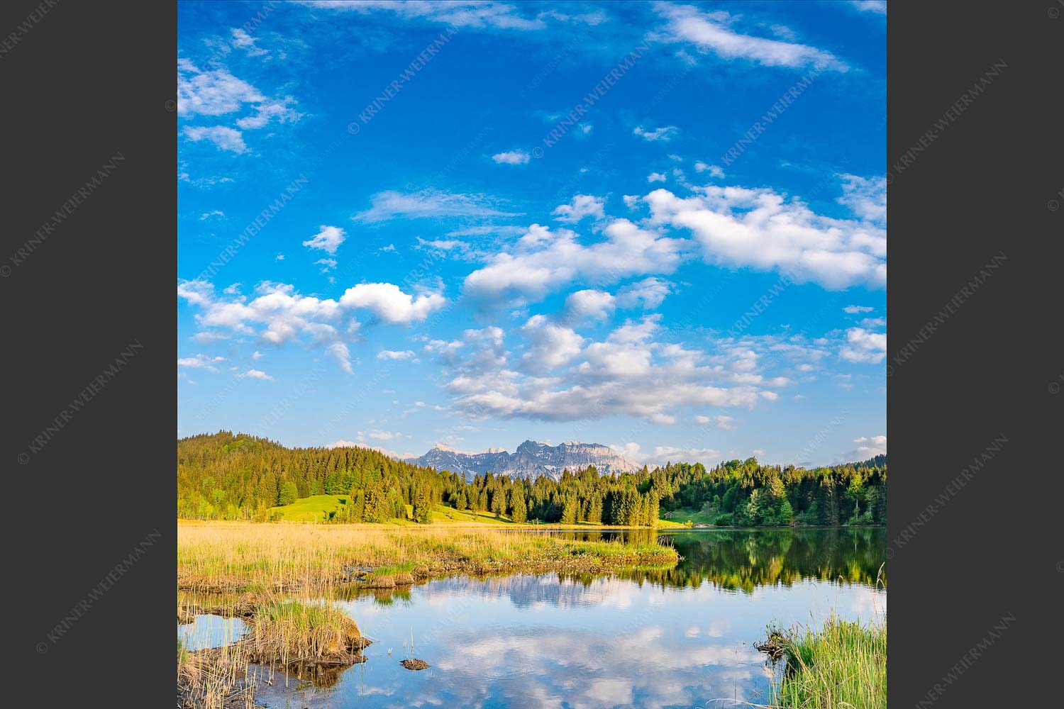 Blick übern Geroldsee ins Karwendel - Idyllisch 1:1  -- Geroldsee mit Karwendel - mehr Infos bei www.Kriner-Weiermann.de