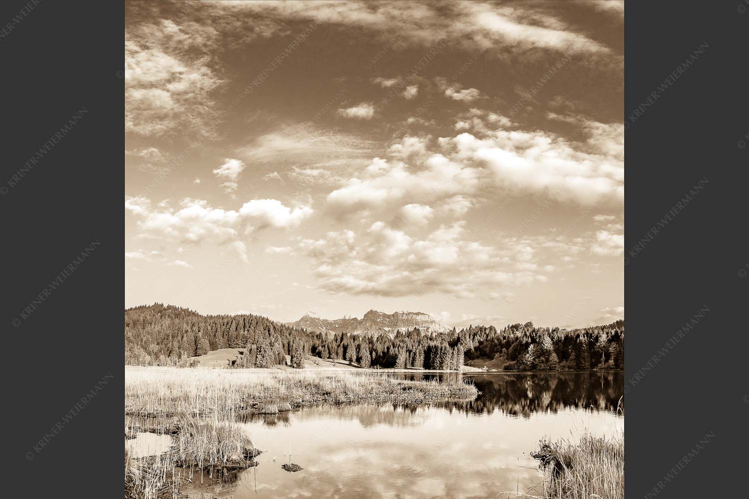 Blick übern Geroldsee ins Karwendel - Idyllisch 1:1 sepia -- Geroldsee mit Karwendel - mehr Infos bei www.Kriner-Weiermann.de