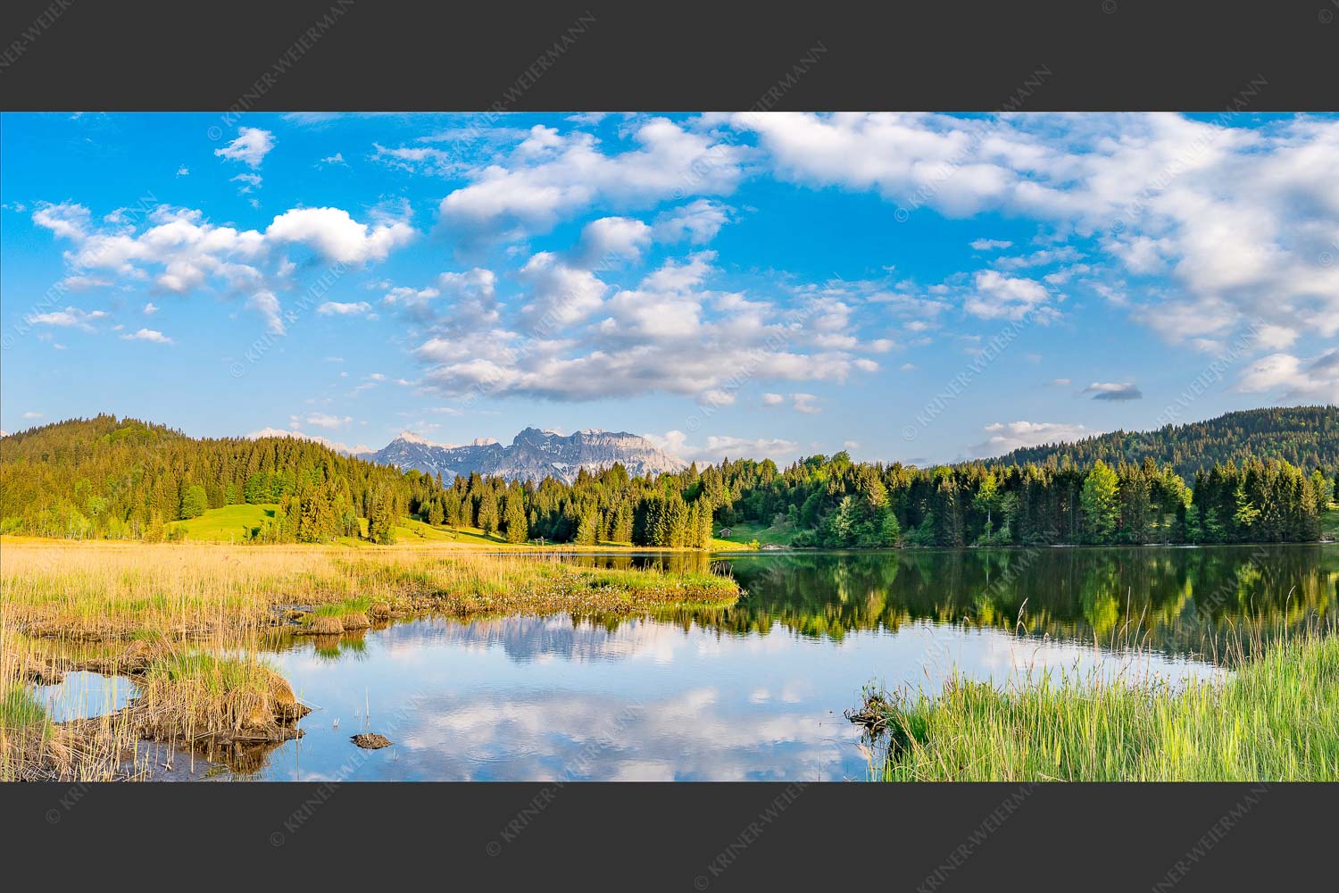 Blick übern Geroldsee ins Karwendel - Idyllisch 2:1  -- Geroldsee mit Karwendel - mehr Infos bei www.Kriner-Weiermann.de