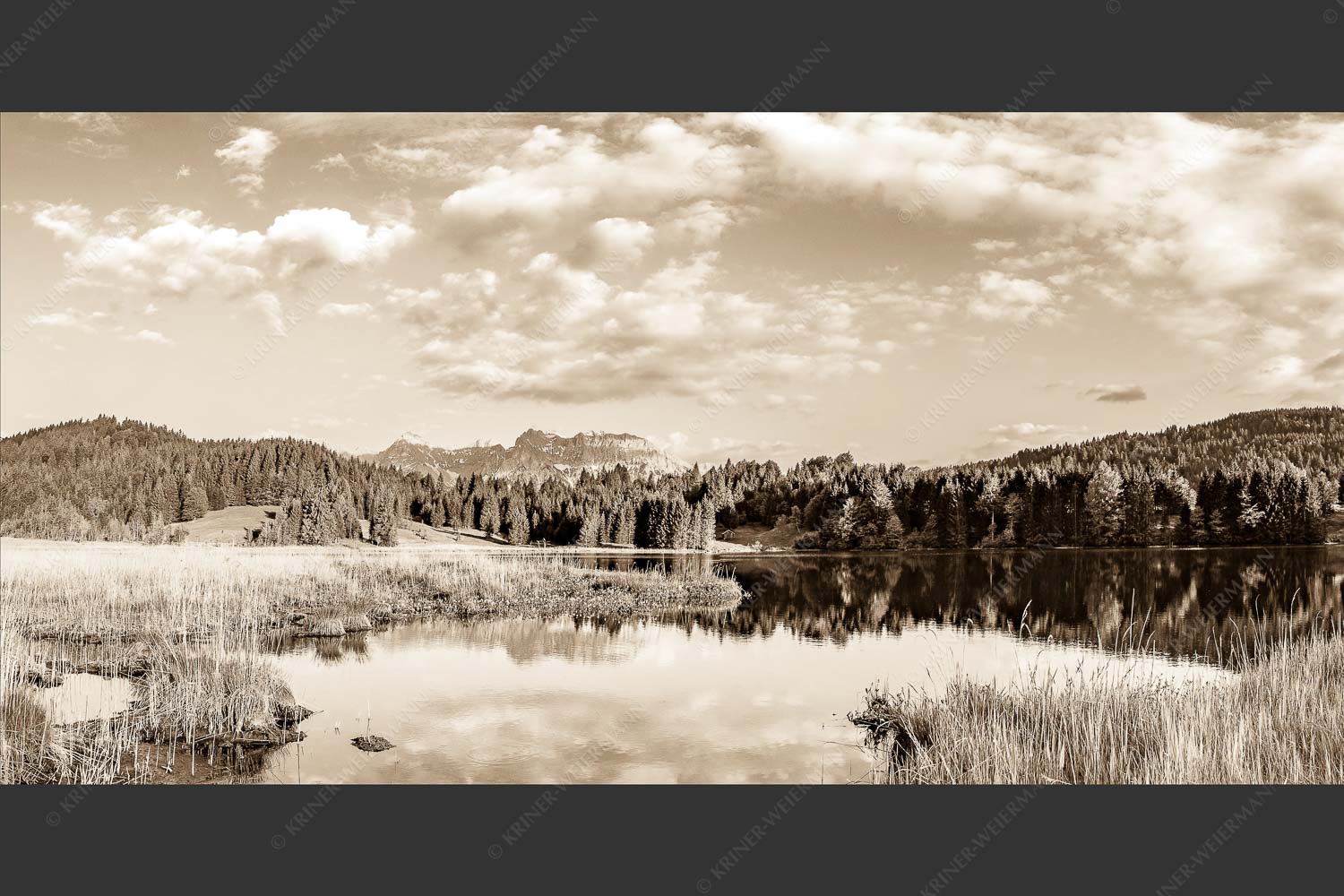 Blick übern Geroldsee ins Karwendel - Idyllisch 2:1 sepia -- Geroldsee mit Karwendel - mehr Infos bei www.Kriner-Weiermann.de
